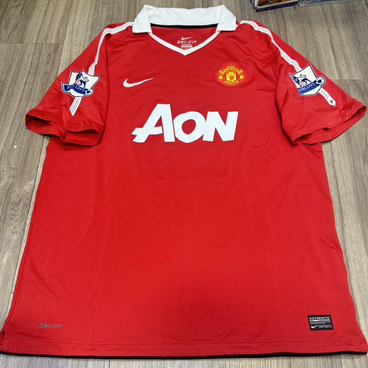 Nike Manchester United 10/11 home shirt #11 Giggs Size US XL / EU 56 / 4 - 1 Thumbnail