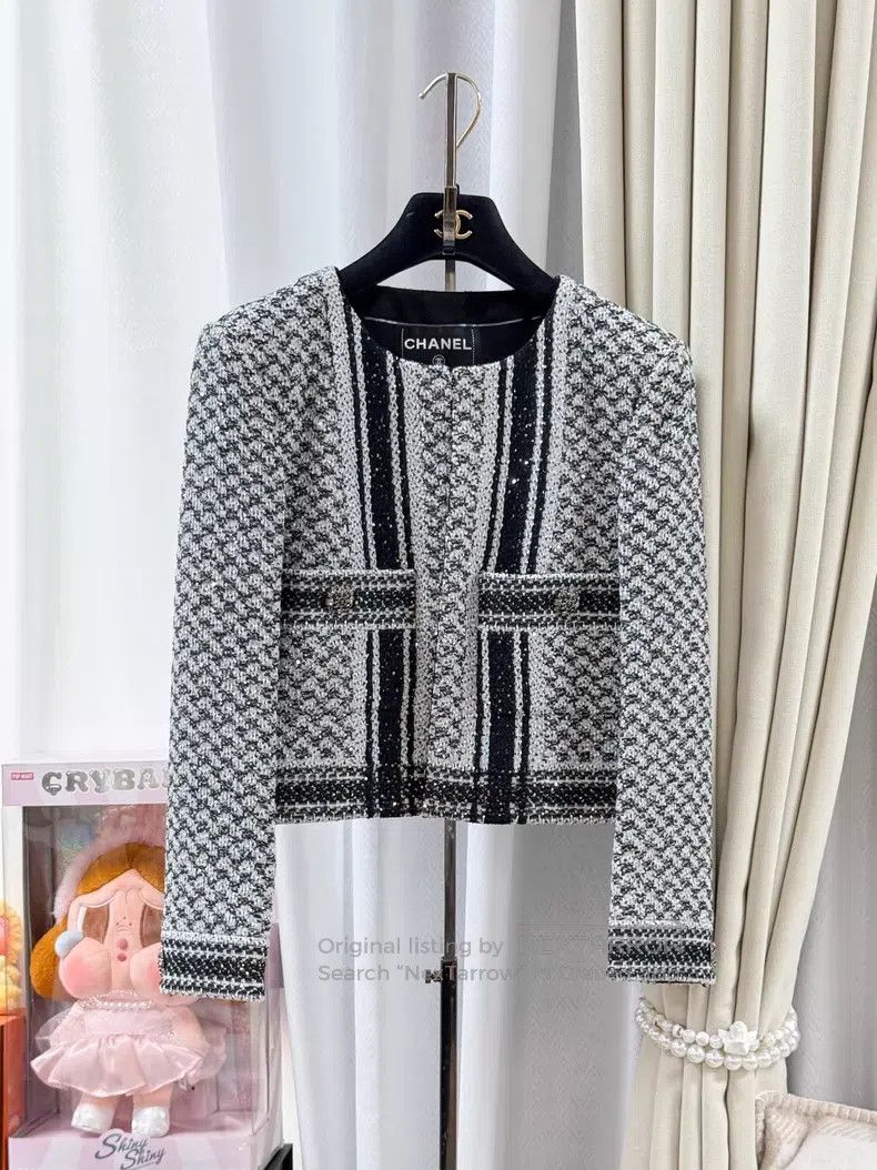Chanel Chanel Gray and white black striped long-sleeved short kni Size XS / US 0-2 / IT 36-38 - 1 Thumbnail