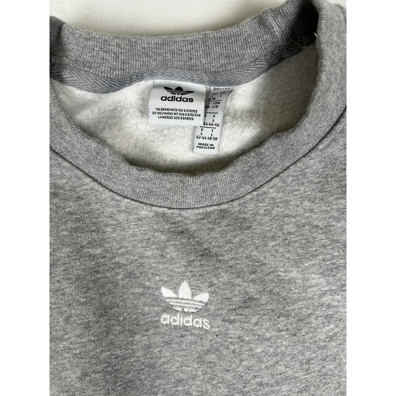 Adidas Adidas Sweatshirt Women's L Gray Trefoil Center Logo Cropped Size L / US 10 / IT 46 - 2 Thumbnail