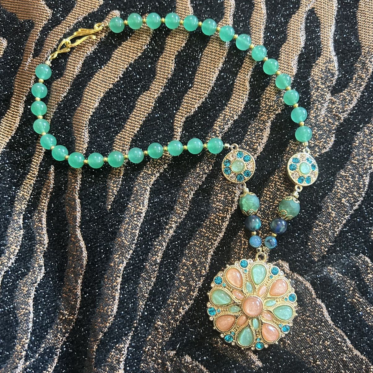 Handmade Handcrafted repurposed green chalcedony medallion necklace Size ONE SIZE - 5 Thumbnail