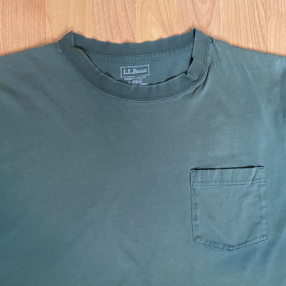 L.L. Bean L.L. Bean Traditional Fit Front Pocket Distressed T-Shirt L Size US L / EU 52-54 / 3 - 3 Thumbnail