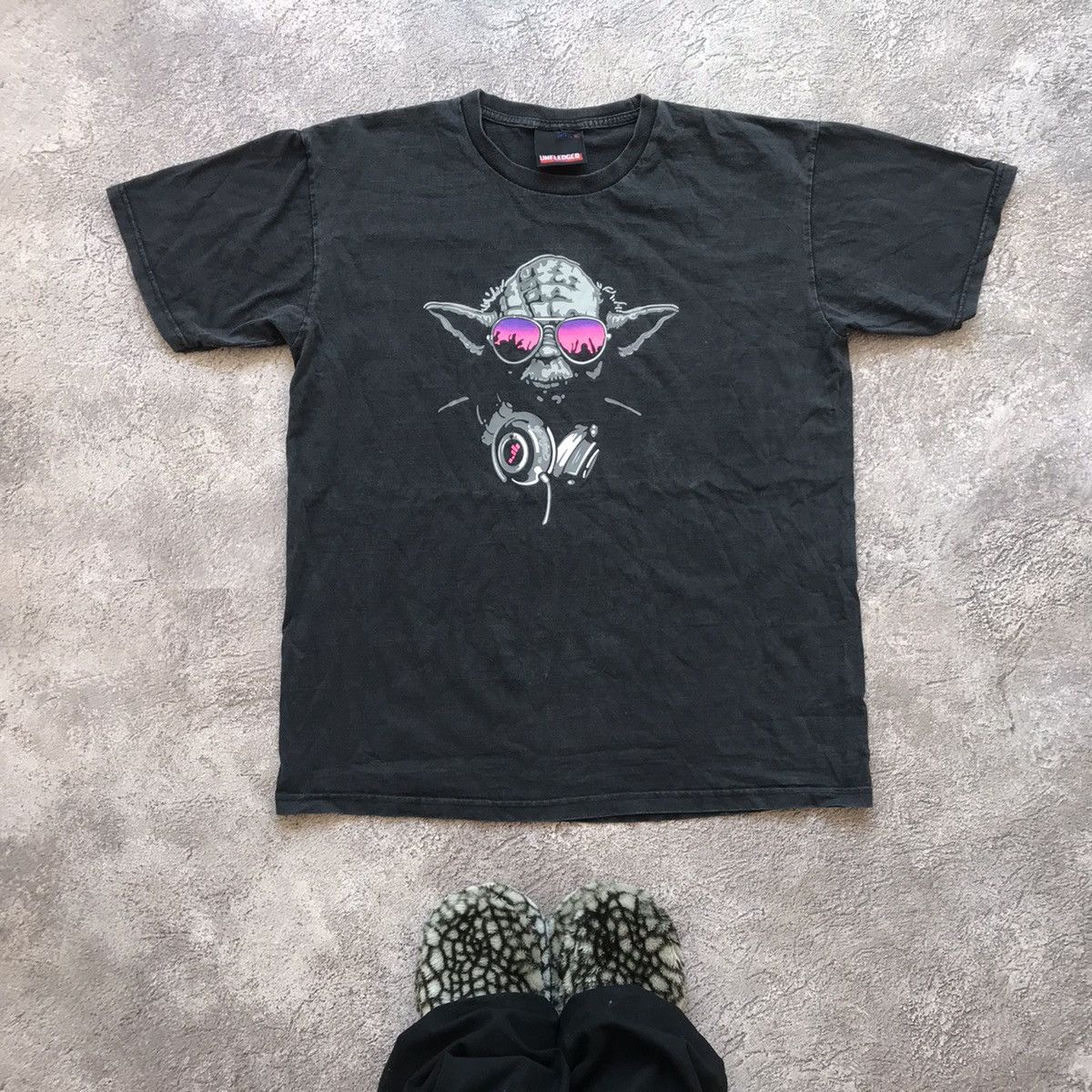 Vintage Vintage 90s Sun Faded Yoda DJ Graphic Tee Streetwear Slim XL Size US XL / EU 56 / 4 - 1 Thumbnail
