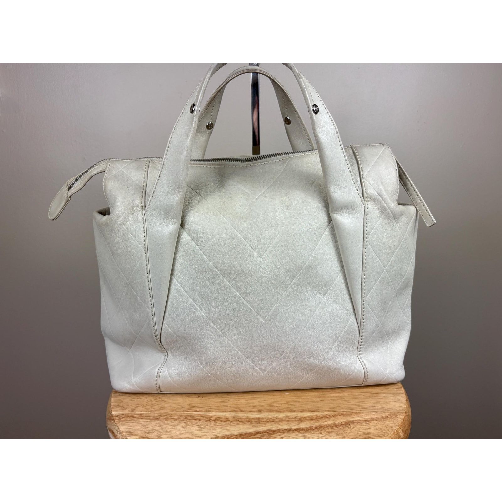 Chanel Authentic Chanel Vintage White All Day Top Handle Bag Size ONE SIZE - 2 Thumbnail
