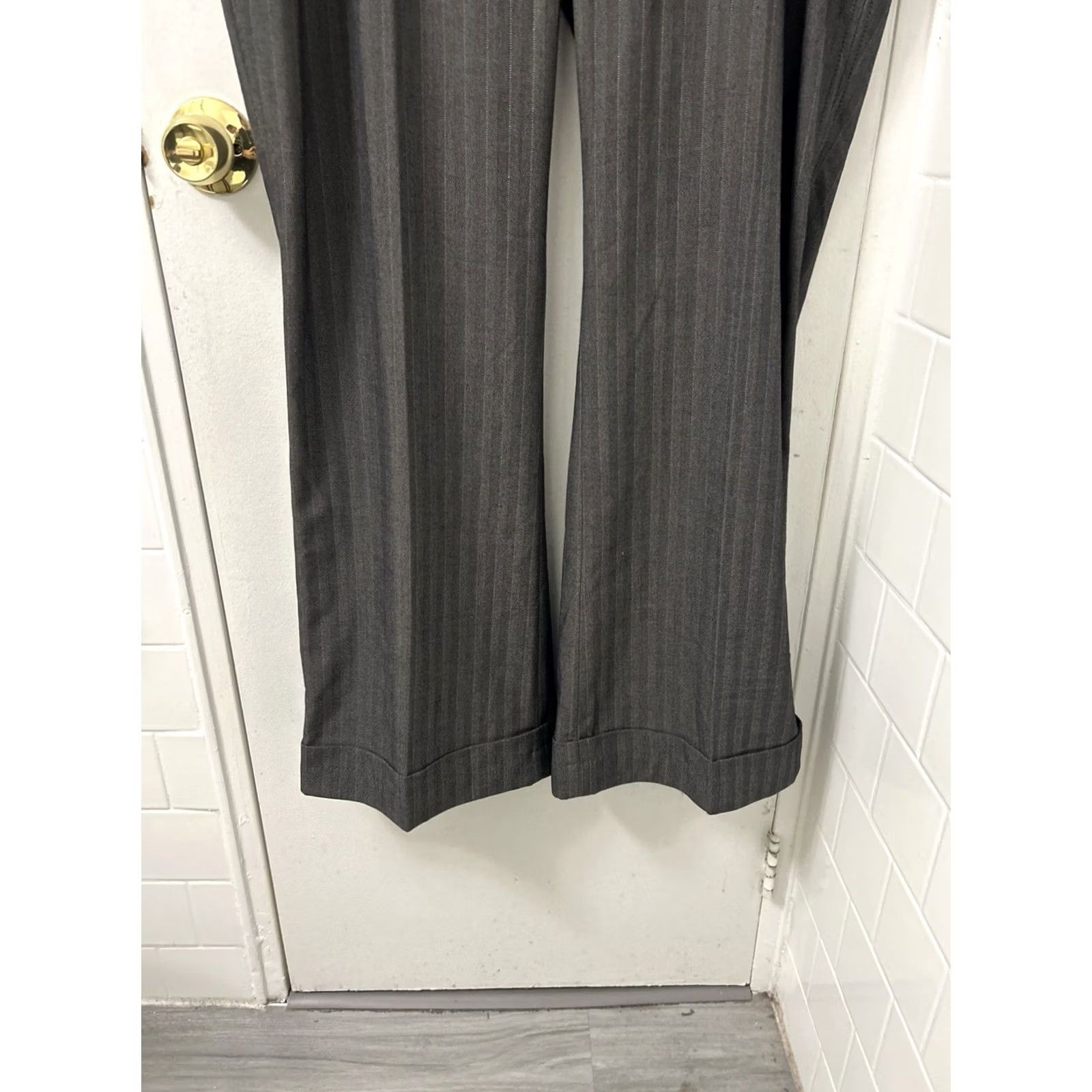 Old Navy Old Navy Dress Pants Womens Regular Size 42x33 Grey Herringbone Pinstripe Wide-Leg Cuffed NWT Size 28" / US 6 / IT 42 - 3 Thumbnail