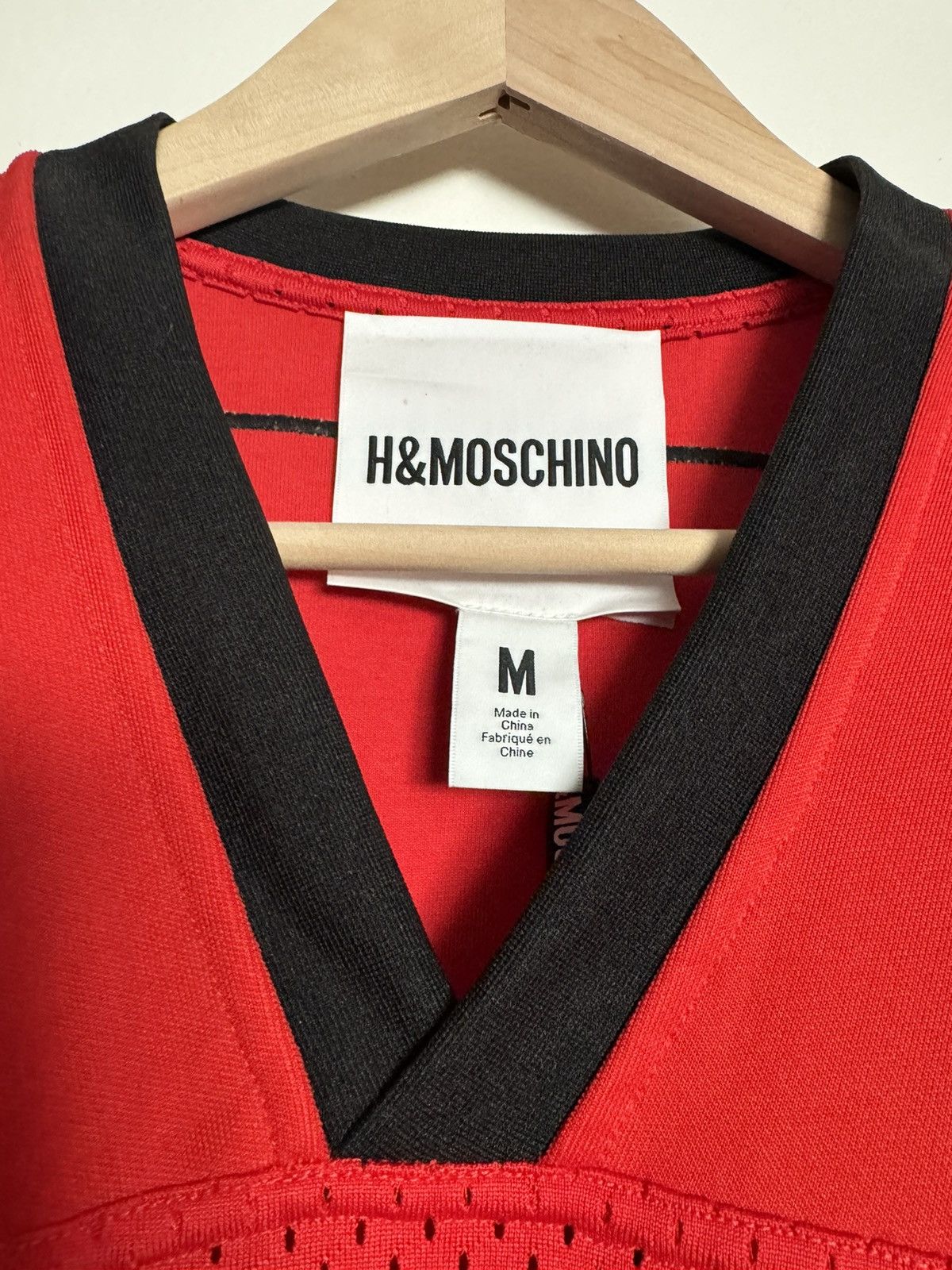 H&M × Moschino Moschino x H&M Disney Donald Duck Mesh Jersey RED Size US M / EU 48-50 / 2 - 3 Thumbnail