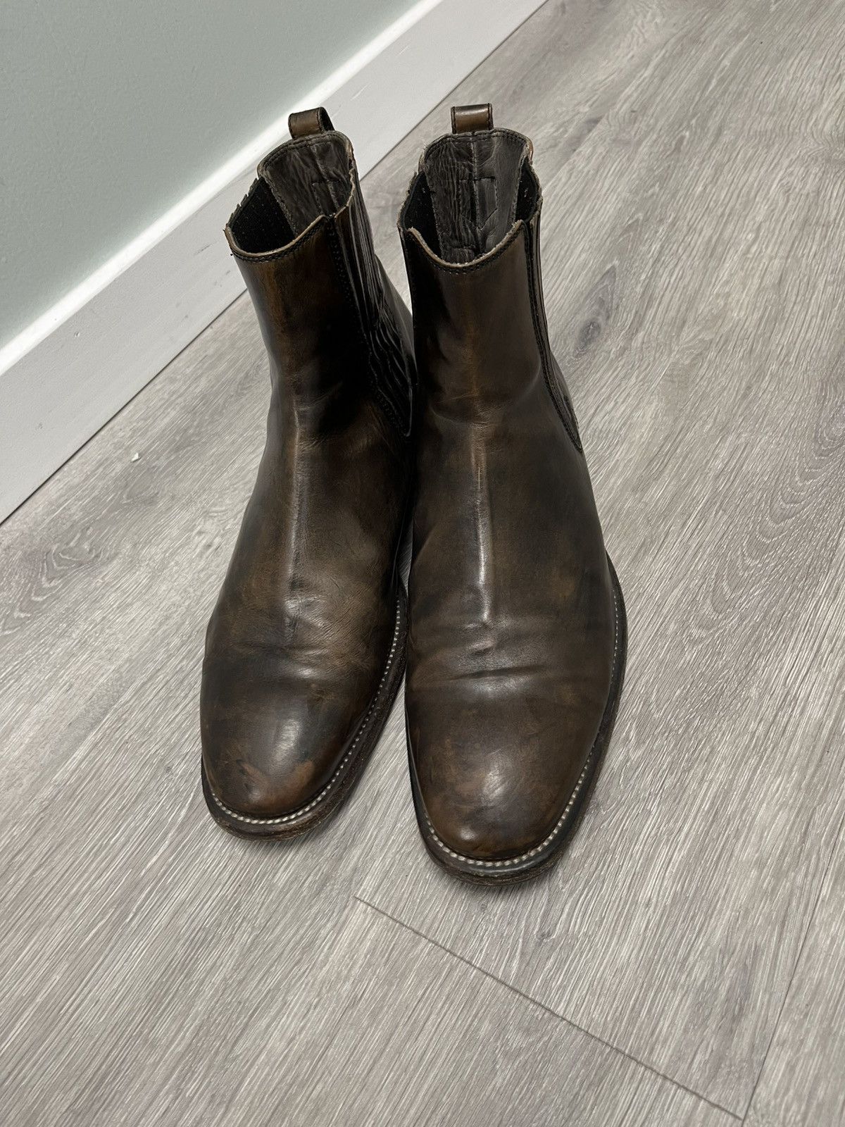 John Varvatos burnished Chelsea boot size 13 Size US 13 / EU 46 - 6 Thumbnail