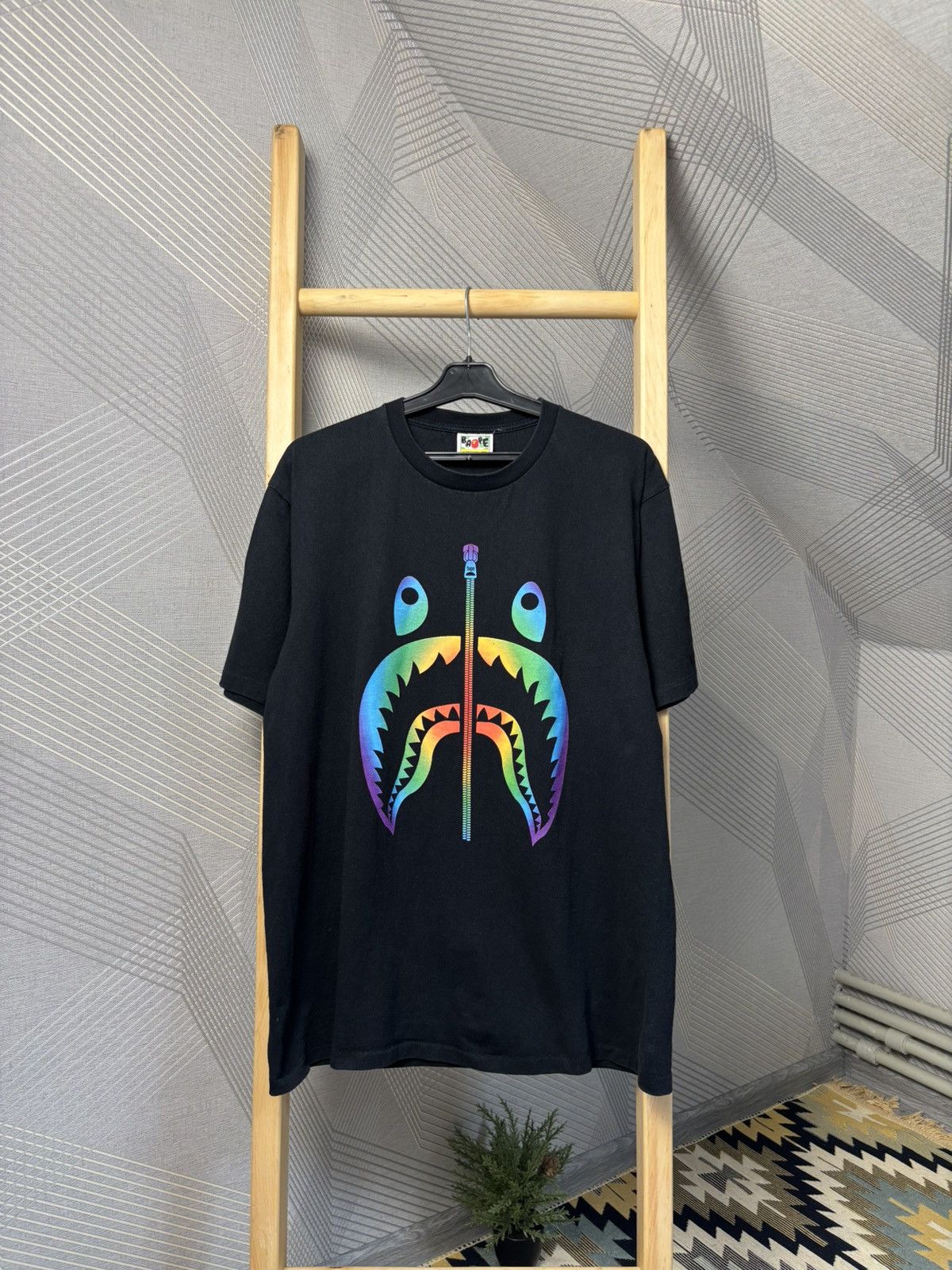 Bape Bape Shark Rainbow t-shirt Size US XL / EU 56 / 4 - 1 Thumbnail