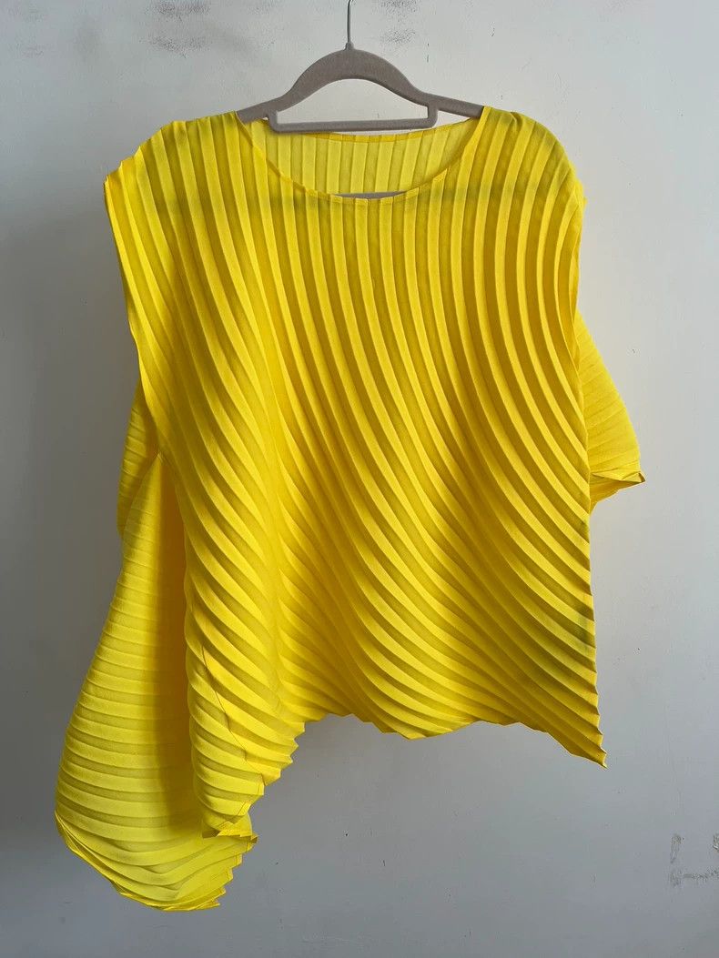 Issey Miyake Issey Miyake Yellow Pleated Top - dmc Size US M / EU 48-50 / 2 - 1 Thumbnail