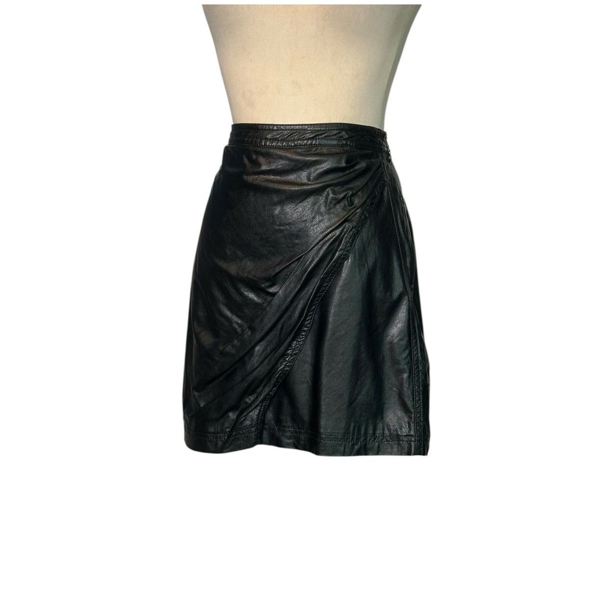 Free People FREE PEOPLE Fake Out Faux Leather Mini Skirt Women’s 4 Size 27" / US 4 / IT 40 - 15 Thumbnail