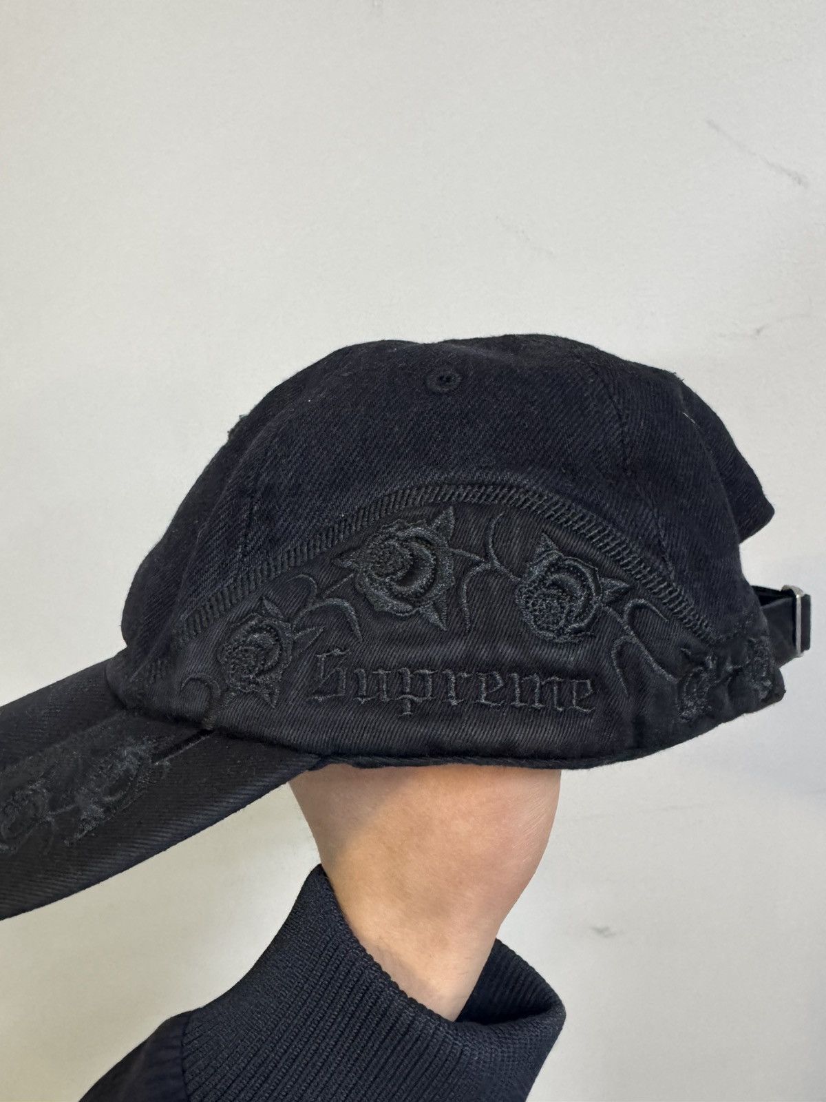 帽子 Supreme Roses 6-Panel Black Supreme Roses 6-Panel (SS23) - $58