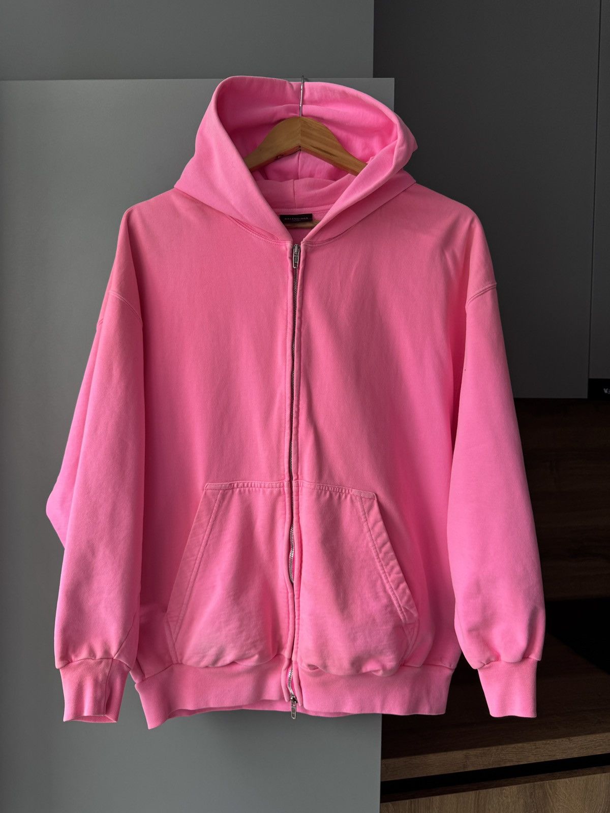 Balenciaga Balenciaga Pink Faded Mud Dye Embroidered Logo Hoodie Size XS / US 0-2 / IT 36-38 - 2 Thumbnail