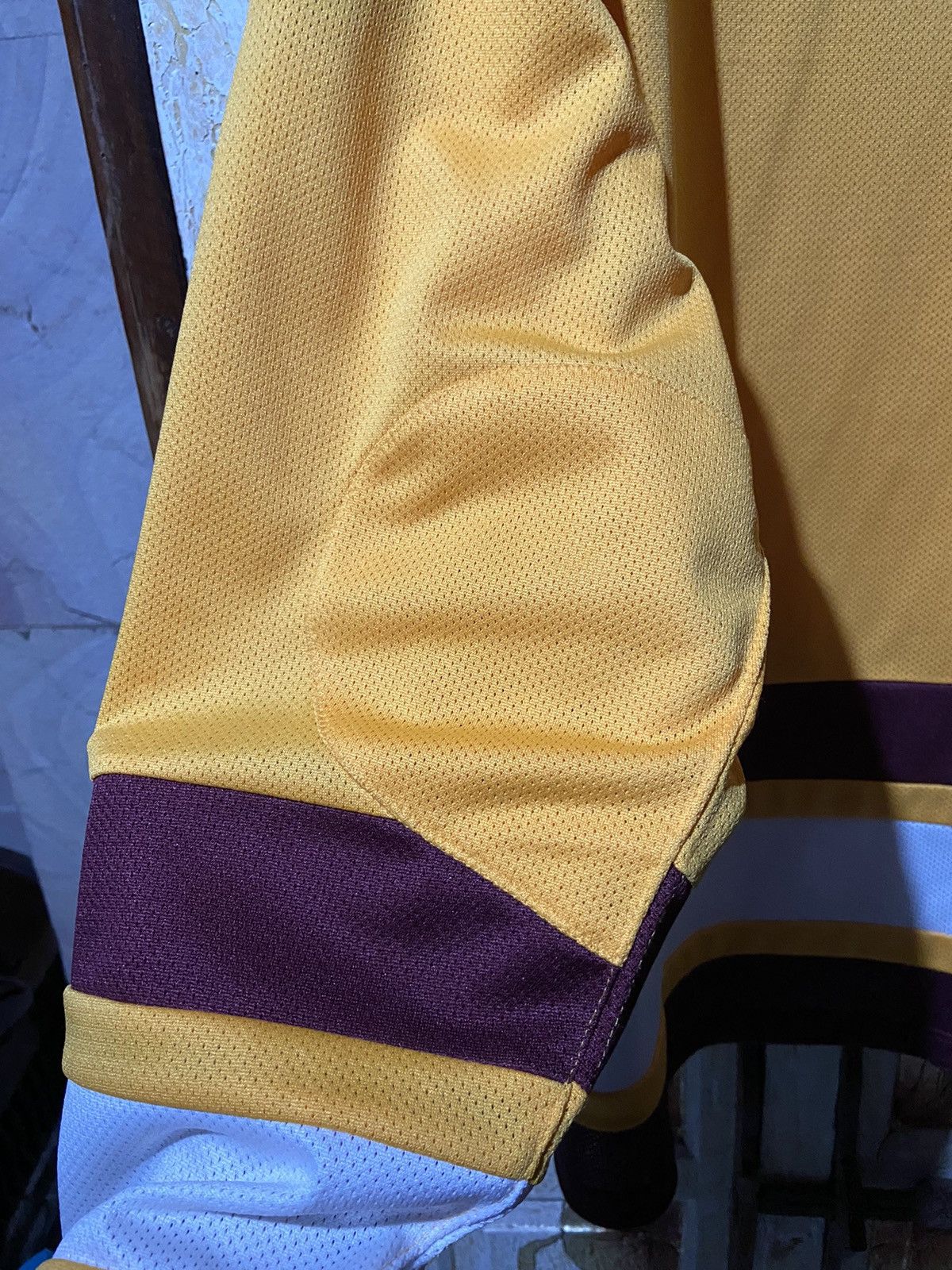 Mitchell & Ness Mitchell And Ness Cleveland Cavaliers Mesh jersey size xxl Size US XXL / EU 58 / 5 - 6 Thumbnail