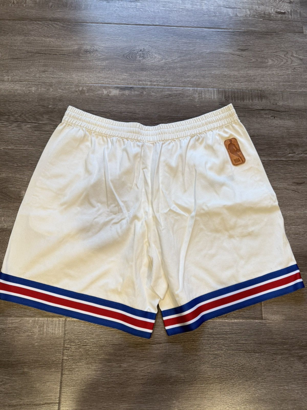Louis Vuitton Louis Vuitton NBA Logo Basketball Shorts Size US 38 / EU 54 - 2 Thumbnail