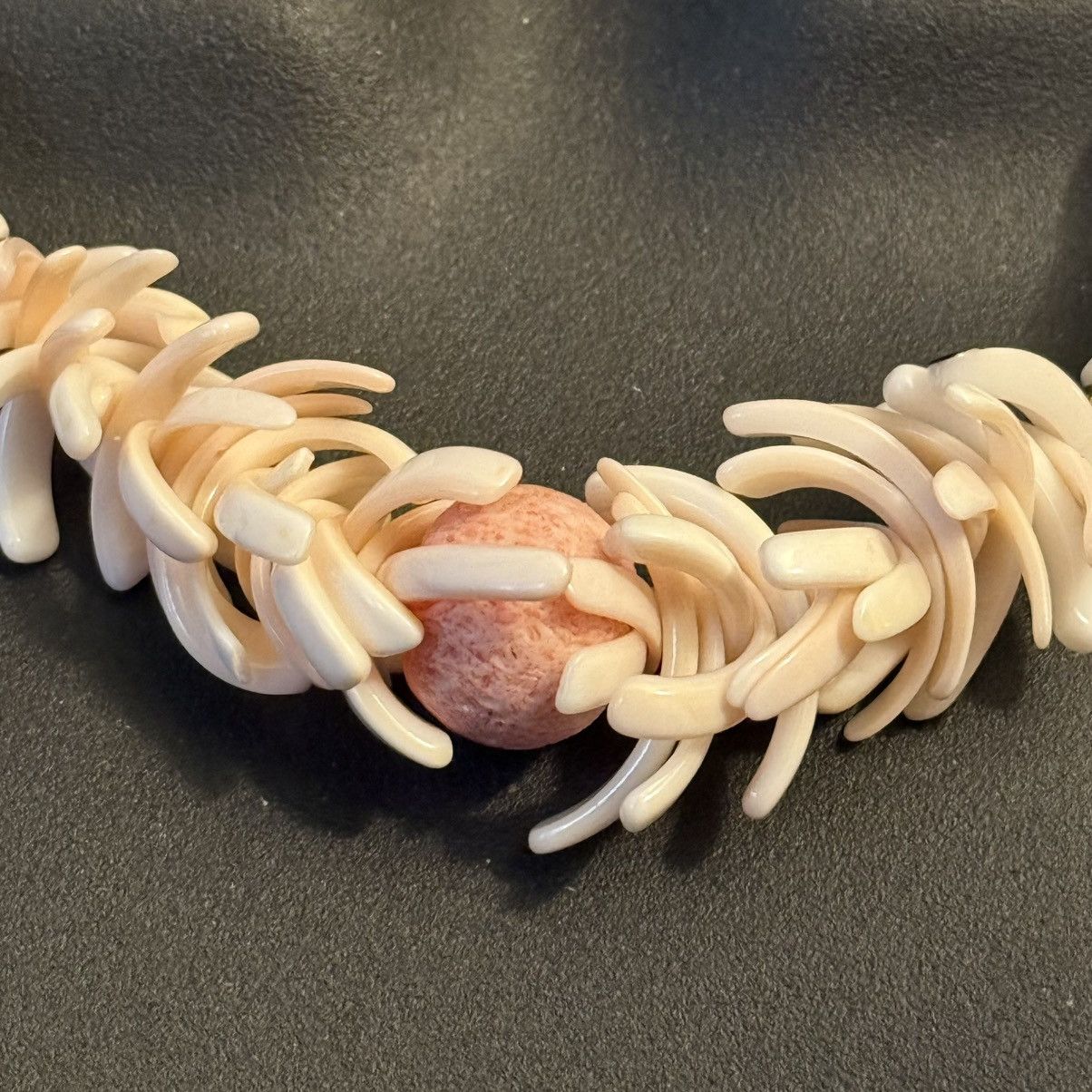 Vintage Vintage carved shell coral puka necklace Size ONE SIZE - 4 Thumbnail