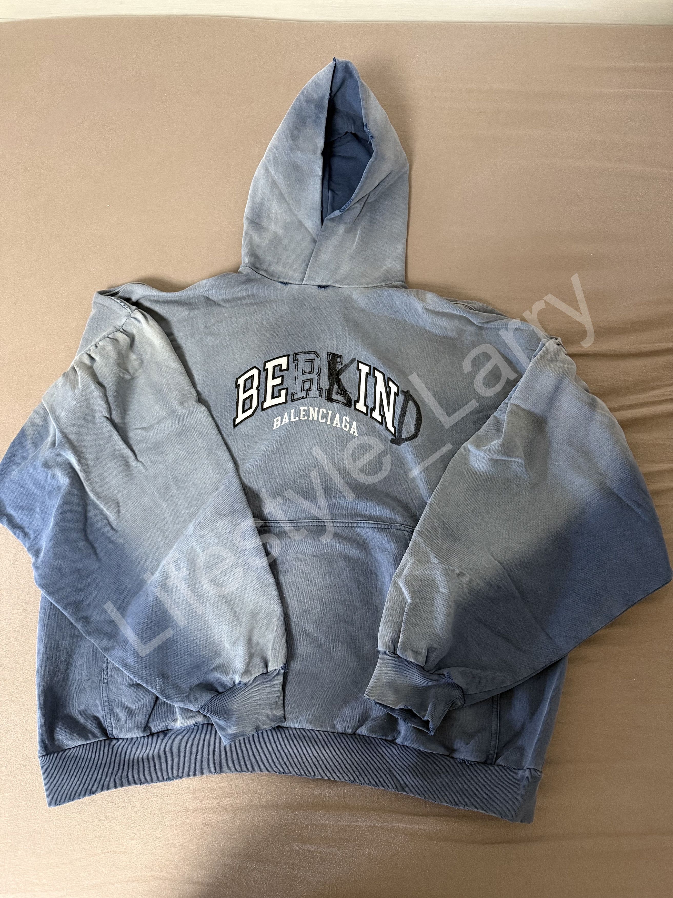 【バレンシアガ】セール！BE KIND ヴィンテージ フーディ BALENCIAGA】BE KIND ラウンドフーディ オーバーサイズ