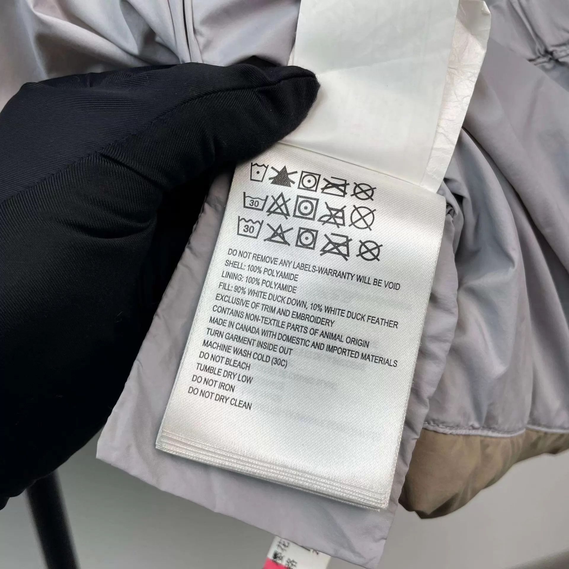 Canada Goose Canada Goose solid stand collar long-sleeve short puffer L Size US L / EU 52-54 / 3 - 6 Thumbnail