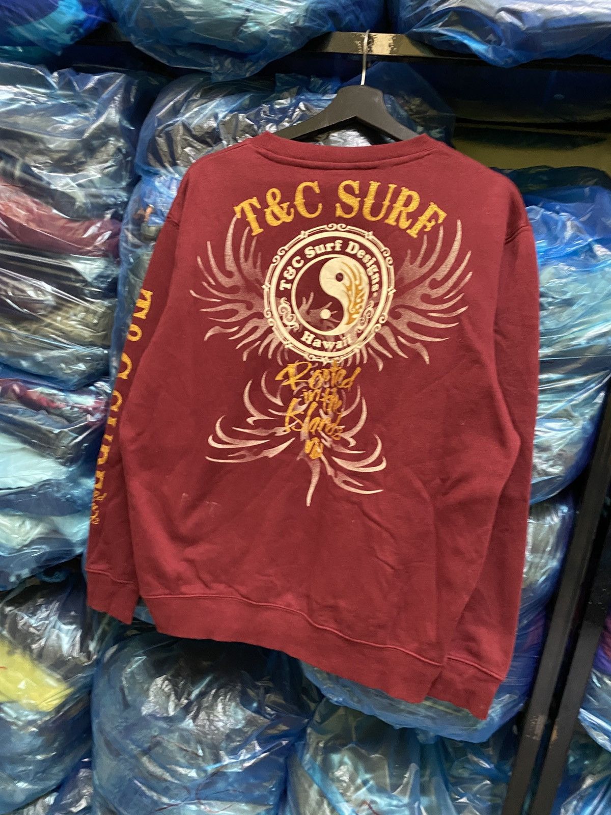 Vintage Vintage Y2K T&C Surf Hawaii Maroon Sweatshirt Crewneck Size US L / EU 52-54 / 3 - 7 Thumbnail