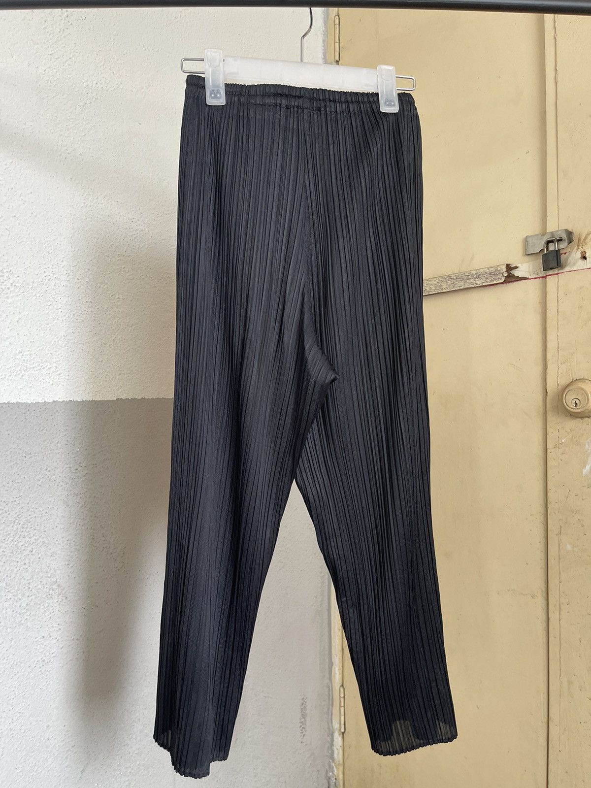 Issey Miyake × Pleats Please Issey Miyake Issey Miyake Pleats Black Pant for Petite Size 24" / US 00 / IT 34 - 2 Thumbnail