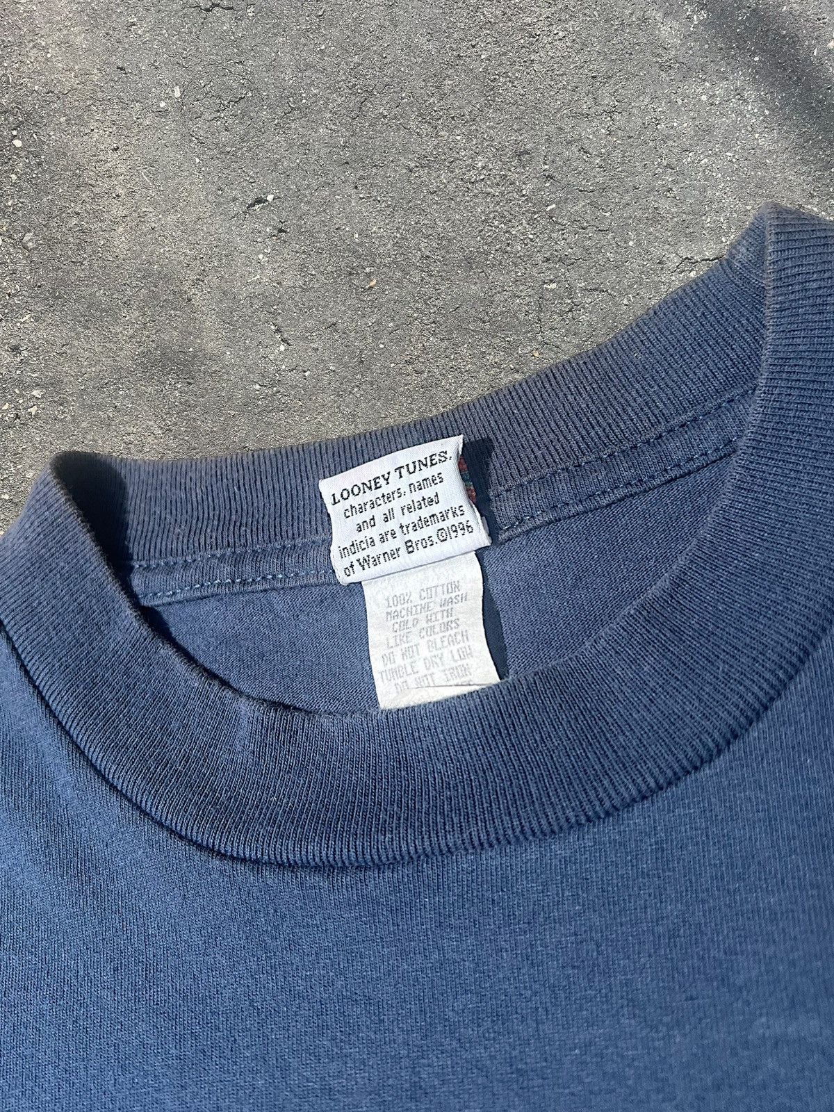 Vintage 1996 Looney Tunes Tasmanian navy and multi-coloured tee Size US XL / EU 56 / 4 - 4 Thumbnail