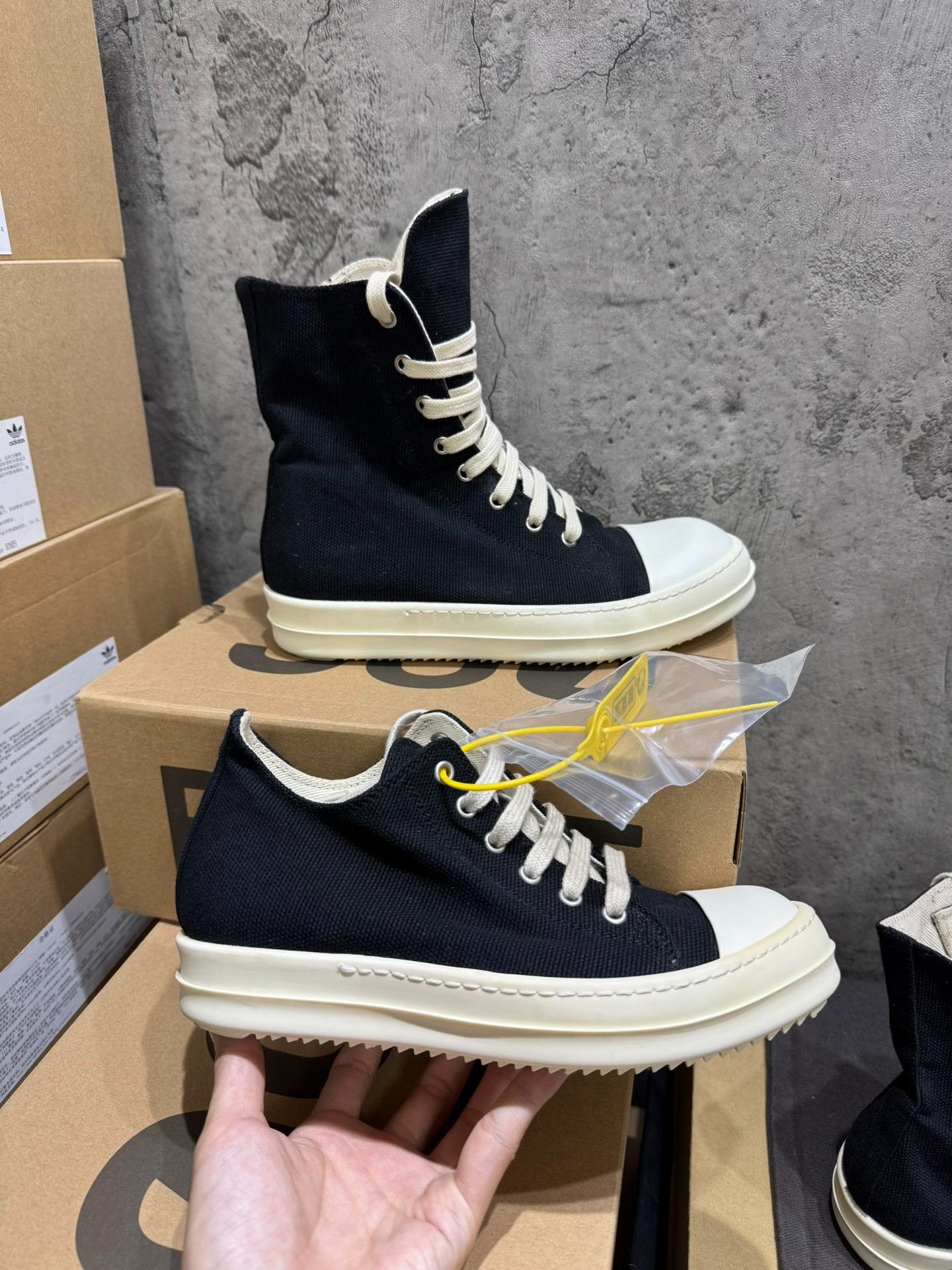 Converse Converse Black Lowtop Sneakers 36 Women Size US 6 / IT 36 - 1 Thumbnail