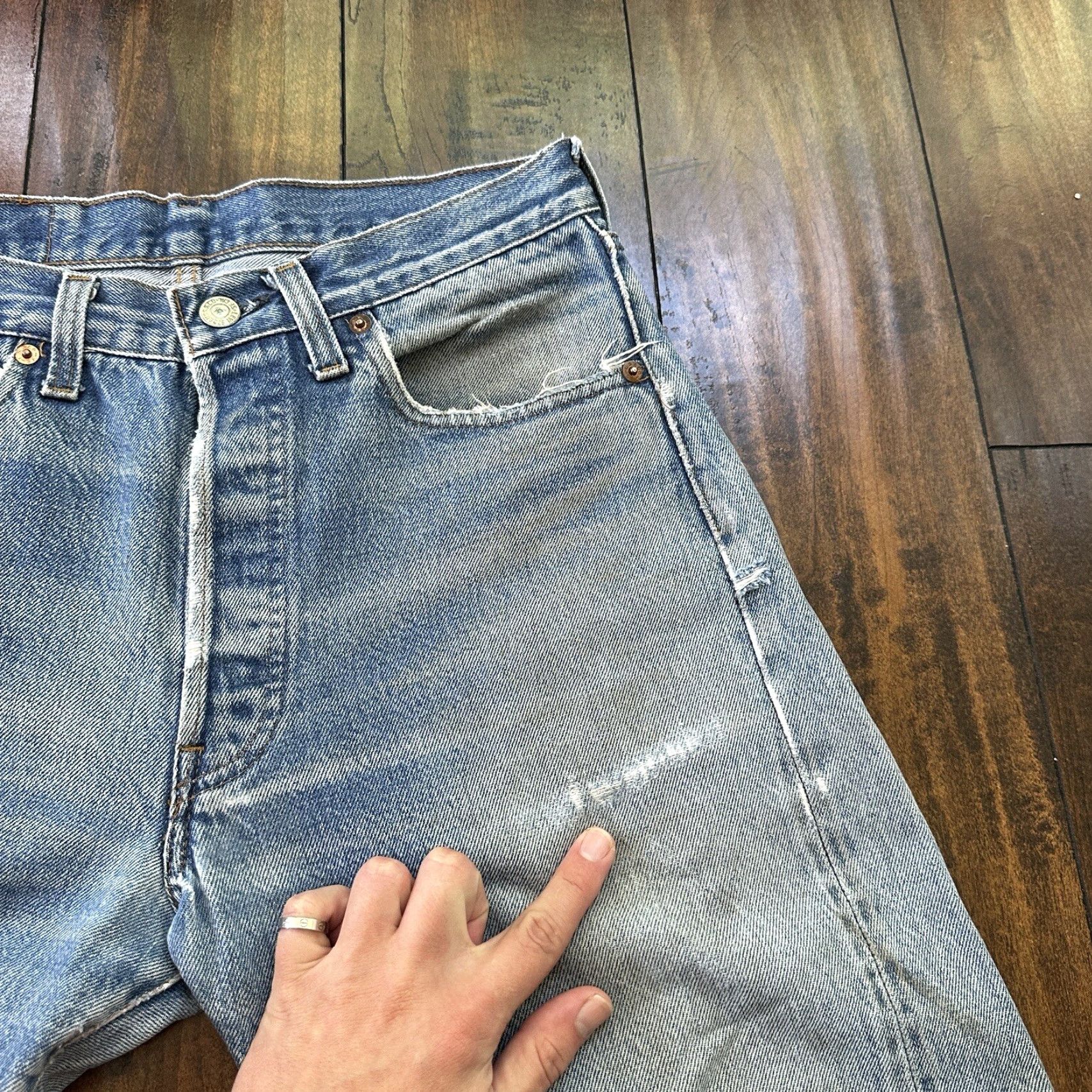 Levi's VINTAGE Levi's 501 XX Jeans Light Wash 31x33 USA 80s Blue Distressed Mens Size US 31 - 7 Thumbnail