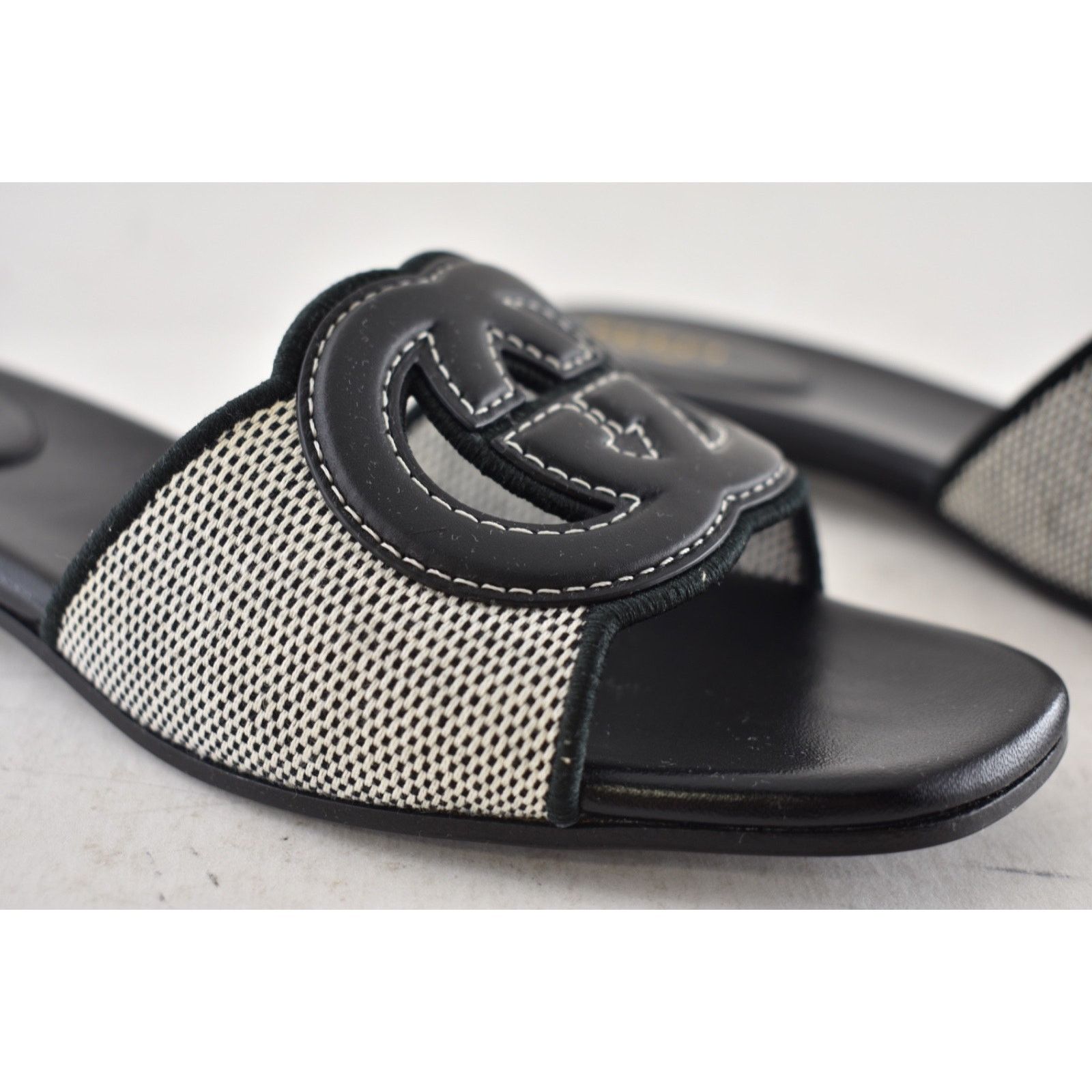 Gucci Gucci GG Interlocking Logo Leather Canvas Sandal 36.5 Size US 6.5 / IT 36.5 - 7 Thumbnail