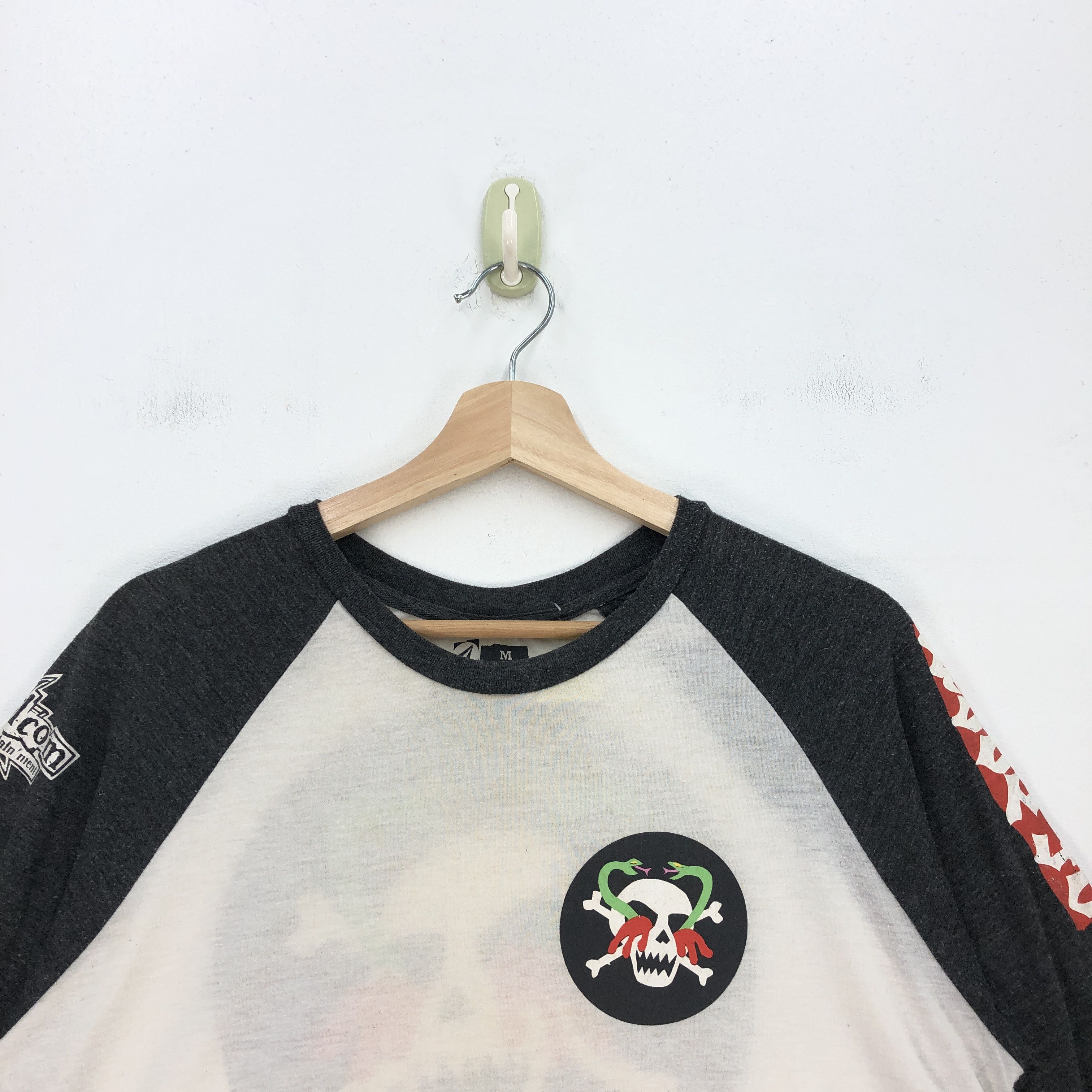 Vintage Volcom T Shirt Snake Skulls Volcom Surf Skater Tees Size US S / EU 44-46 / 1 - 5 Thumbnail