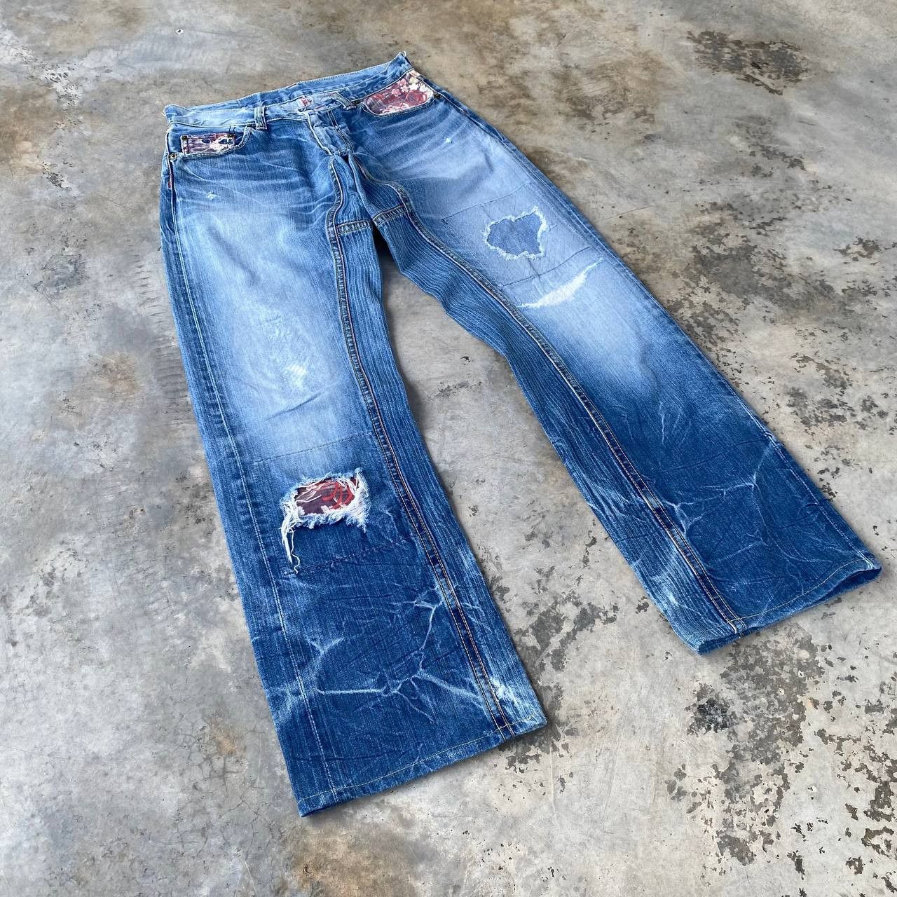 Eternal EXTERNAL JAPAN DISTRESSED THUNDERSTORM MARK FADED BLUE WASH Size US 30 / EU 46 - 2 Thumbnail