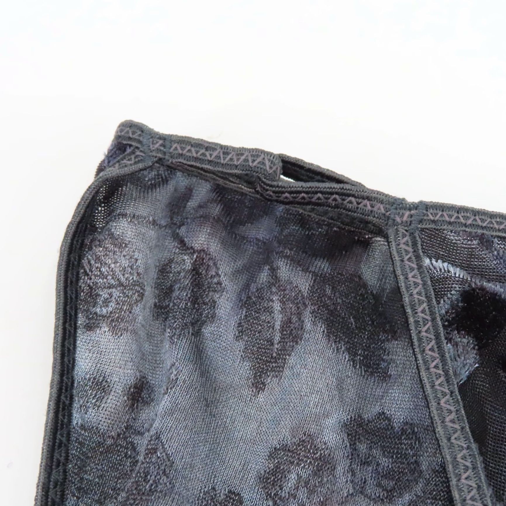 Vintage VINTAGE Secret Treasures Women Bikini Panty Floral Velvet Black Gray 7 M XS? (Note: cannot determine XS) Size 32" / US 10 / IT 46 - 2 Thumbnail