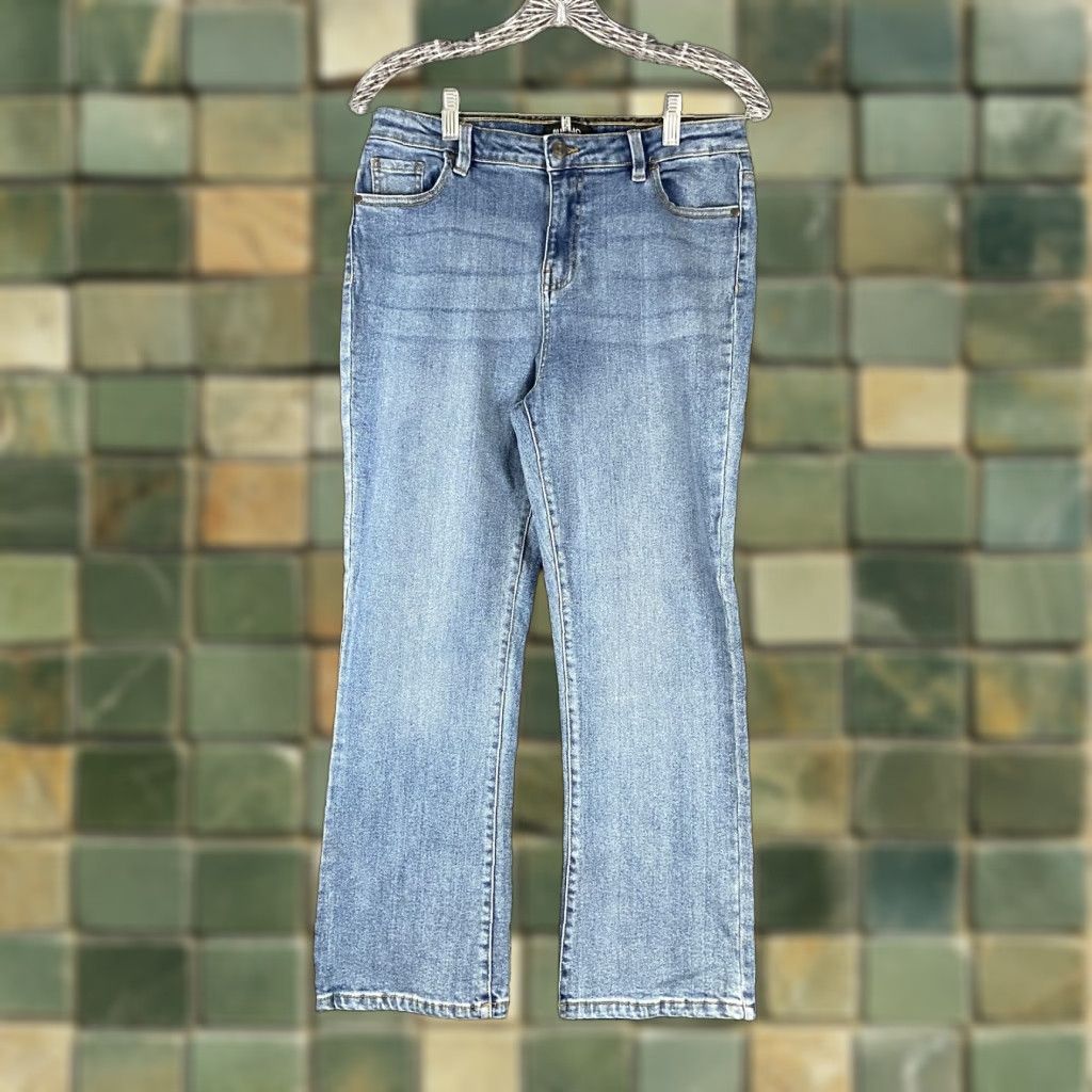 Buffalo David Bitton VINTAGE? No— Buffalo David Bitton Kellie Semi Hi Rise Kick Crop Jeans Women Adult 30 Blue Cropped Women 30 Size 30" / US 8 / IT 44 - 1 Thumbnail