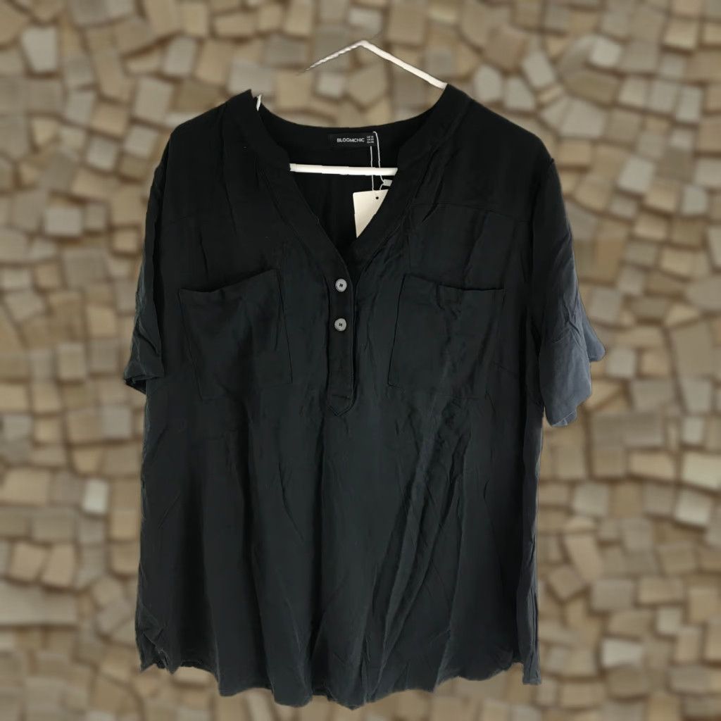 Vintage Bloomchic Blouse Shirt Women's 16 Black V-Neck Pockets Short Sleeve NWT NWT Size XXL / US 16-18 / IT 52-54 - 1 Thumbnail