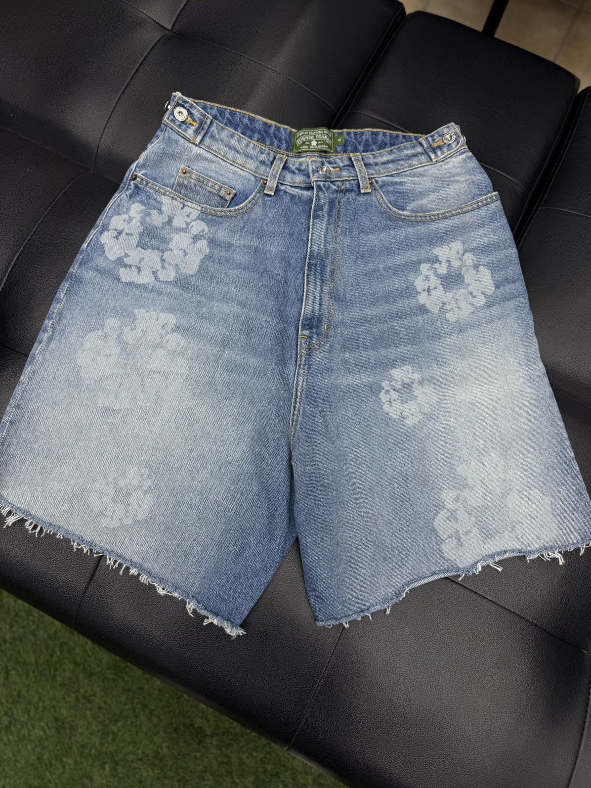 DENIM TEARS Denim Tears Cotton Wreath 2025 Shorts Size M Blue (NEW) Size US 32 / EU 48 - 10 Thumbnail