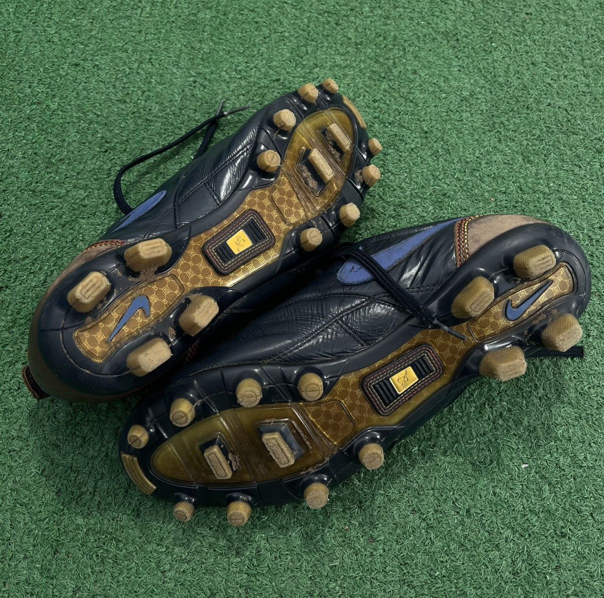 Nike × Vintage Nike tiempo Ronaldinho R10 Soccer Trainers Rare Football Size US 10 / EU 43 - 4 Thumbnail