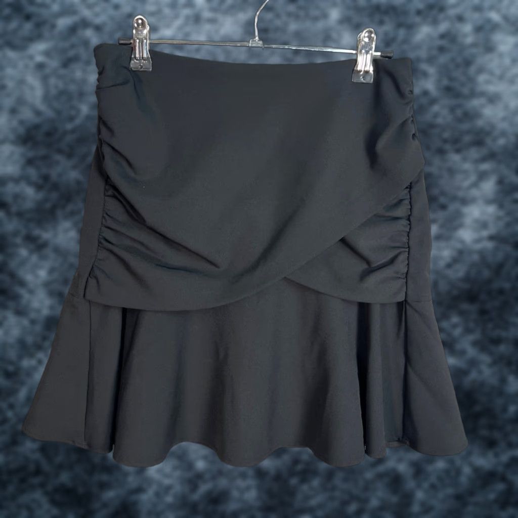 Club Monaco Club Monaco Skirt Womens Size 2 Black Flounce Hem Mini Lined Polyester Elastane Ruffle Zip Size 26" / US 2 / IT 38 - 1 Thumbnail