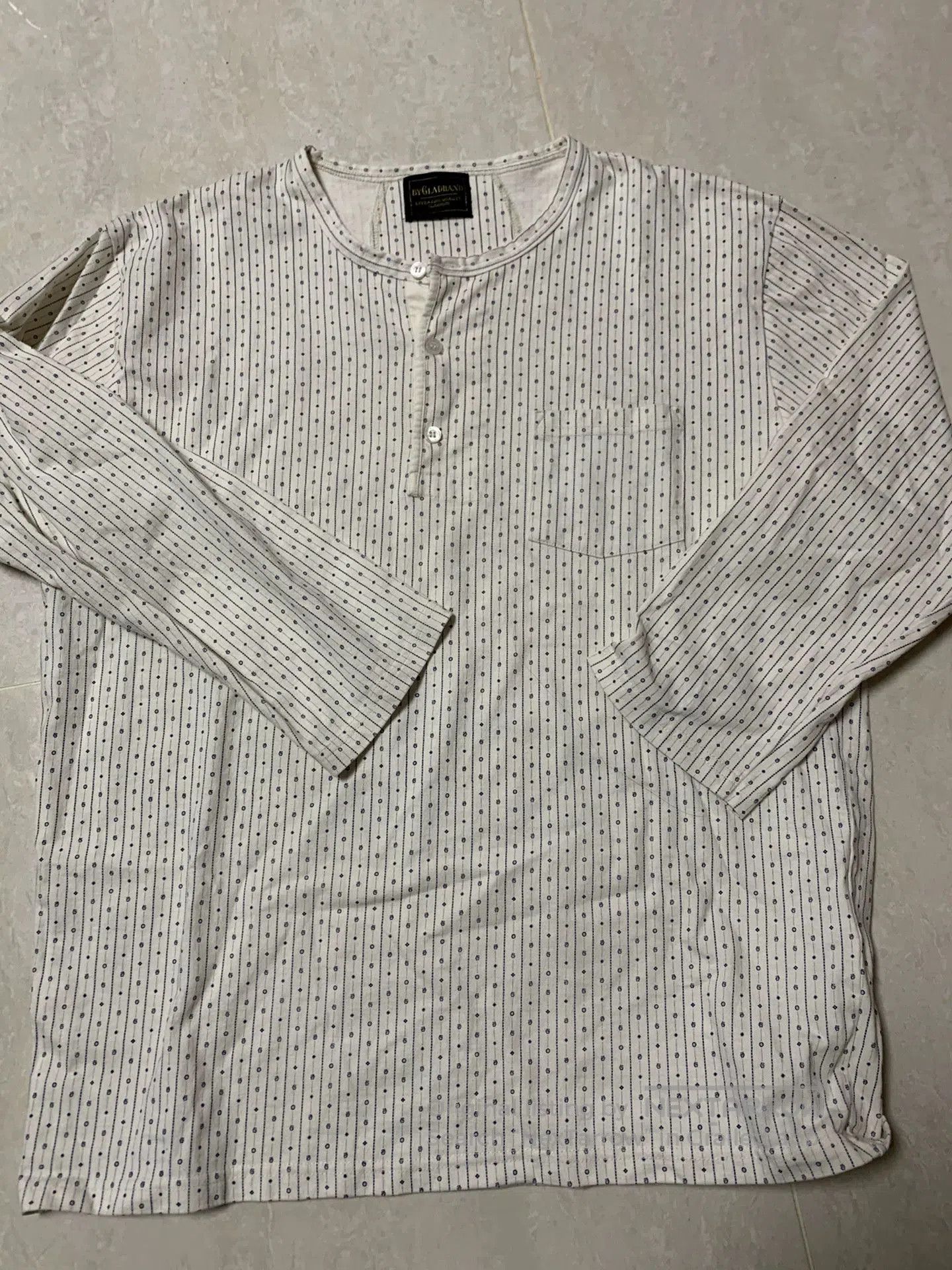 Gladhand Eight-Point Sleeve Logo T-Shirt.