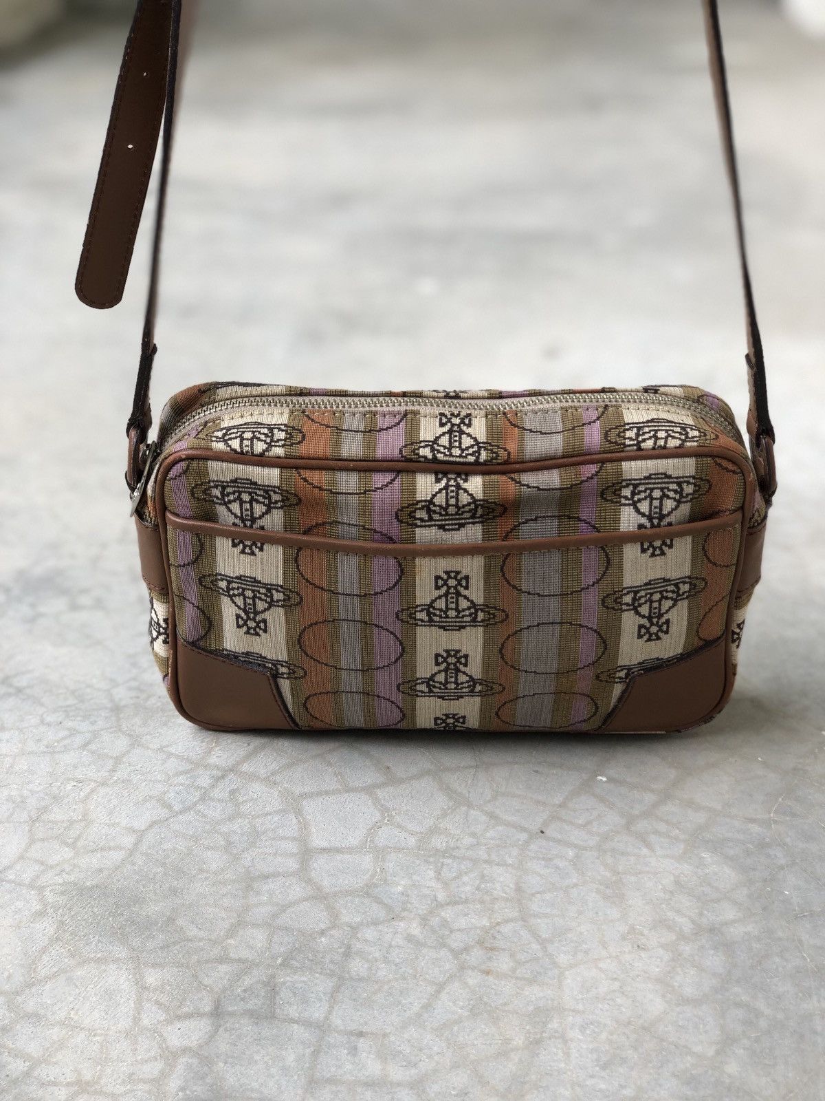 Vivienne Westwood Rare Vintage Vivienne Westwood Embroidered Orb Shoulder Bag Size ONE SIZE - 4 Thumbnail