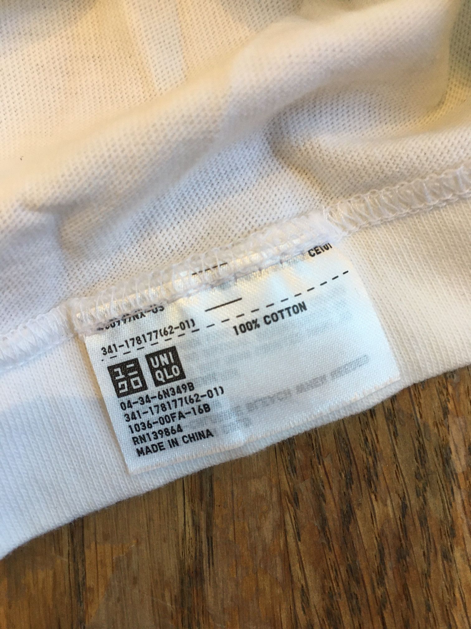 Kaws × Uniqlo KAWS Uniqlo Logo Print T-Shirt Size US L / EU 52-54 / 3 - 4 Thumbnail