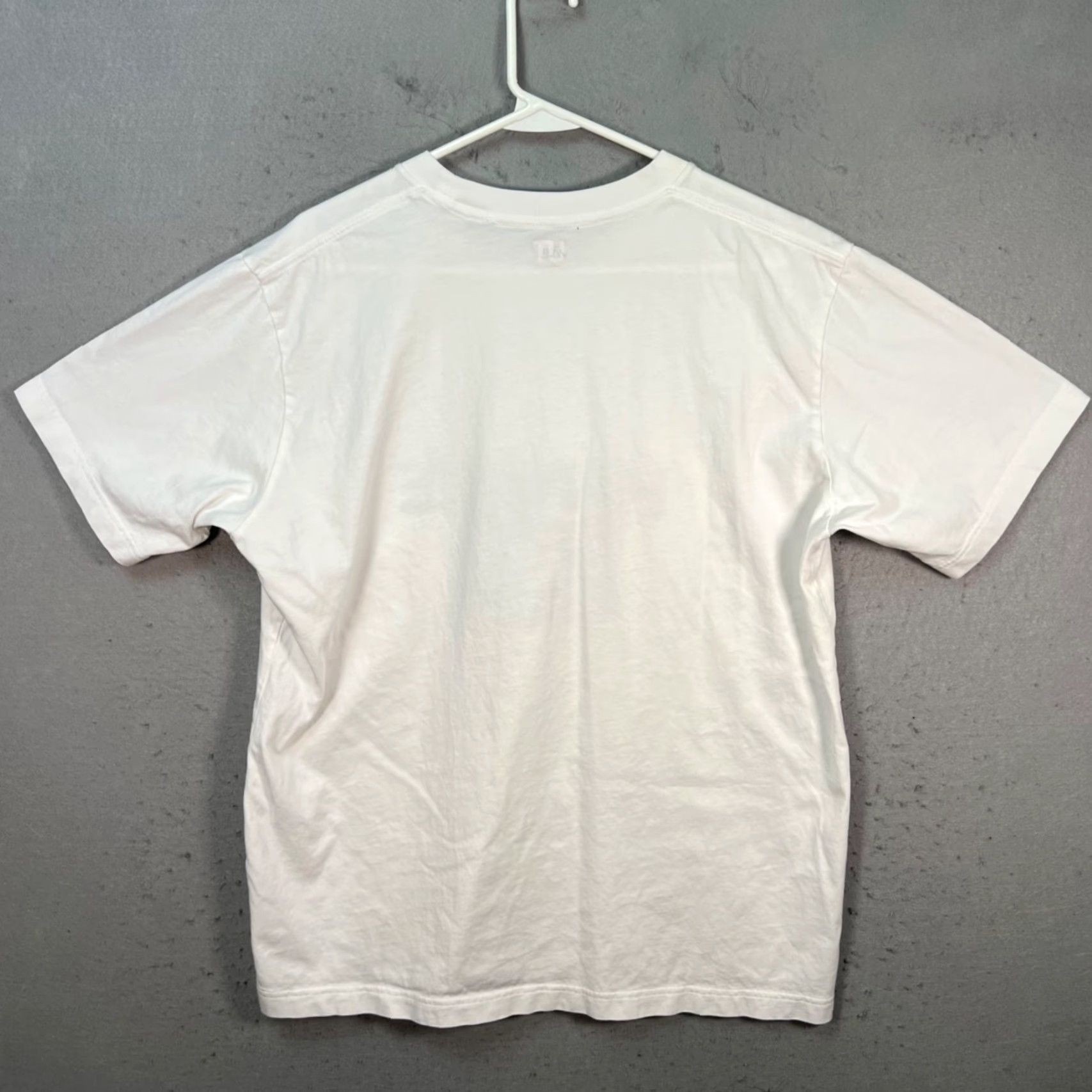 Uniqlo Uniqlo UT Handle With Care Graphic White T-Shirt Mens L 100% Cotton Shirt Summer White Mens Large Size US L / EU 52-54 / 3 - 2 Thumbnail