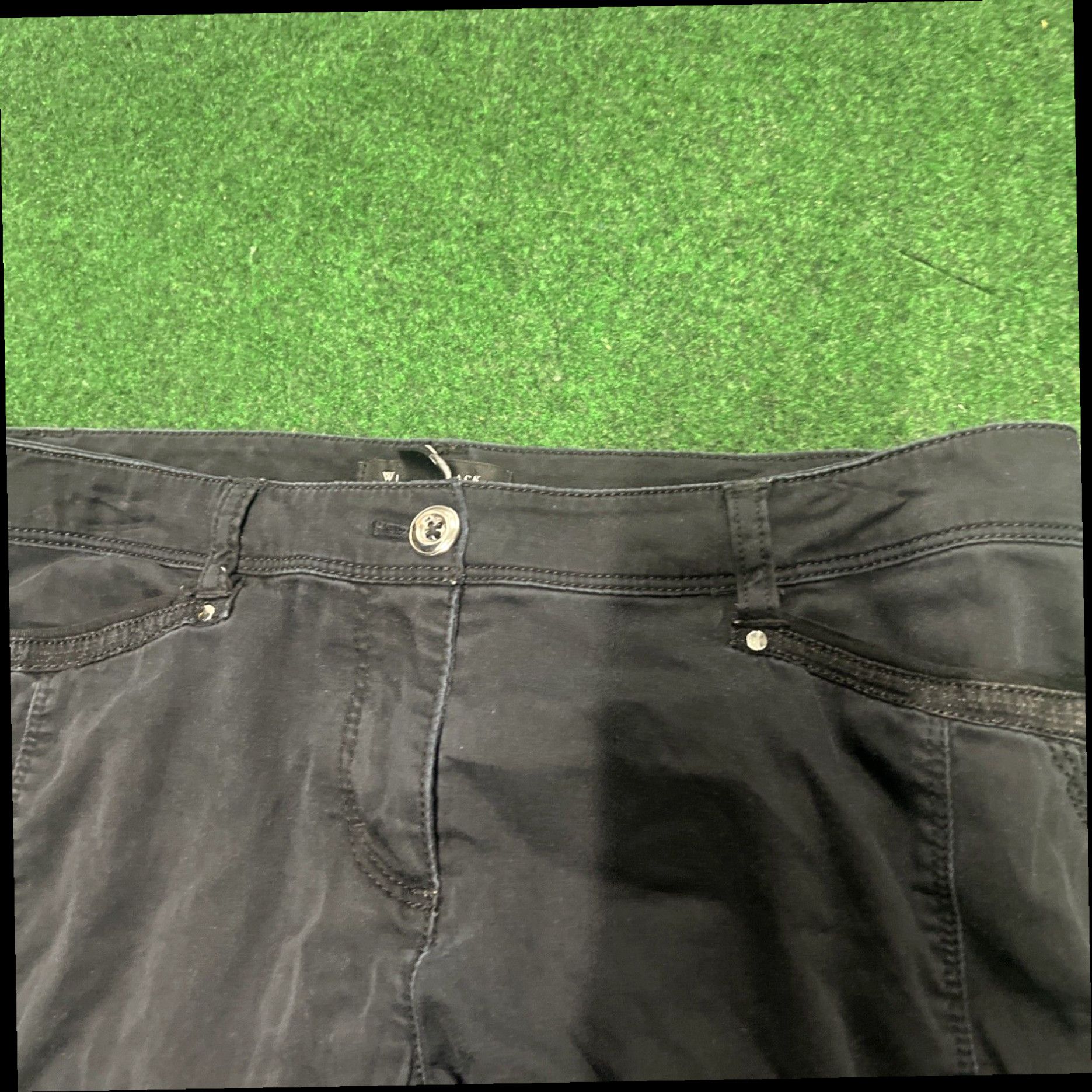 White House Black Market Luxurious Black Cargo Capri Pants for Petite Women with Short Crop Leg Style by White House Black Market in Size 2 Size 26" / US 2 / IT 38 - 2 Thumbnail