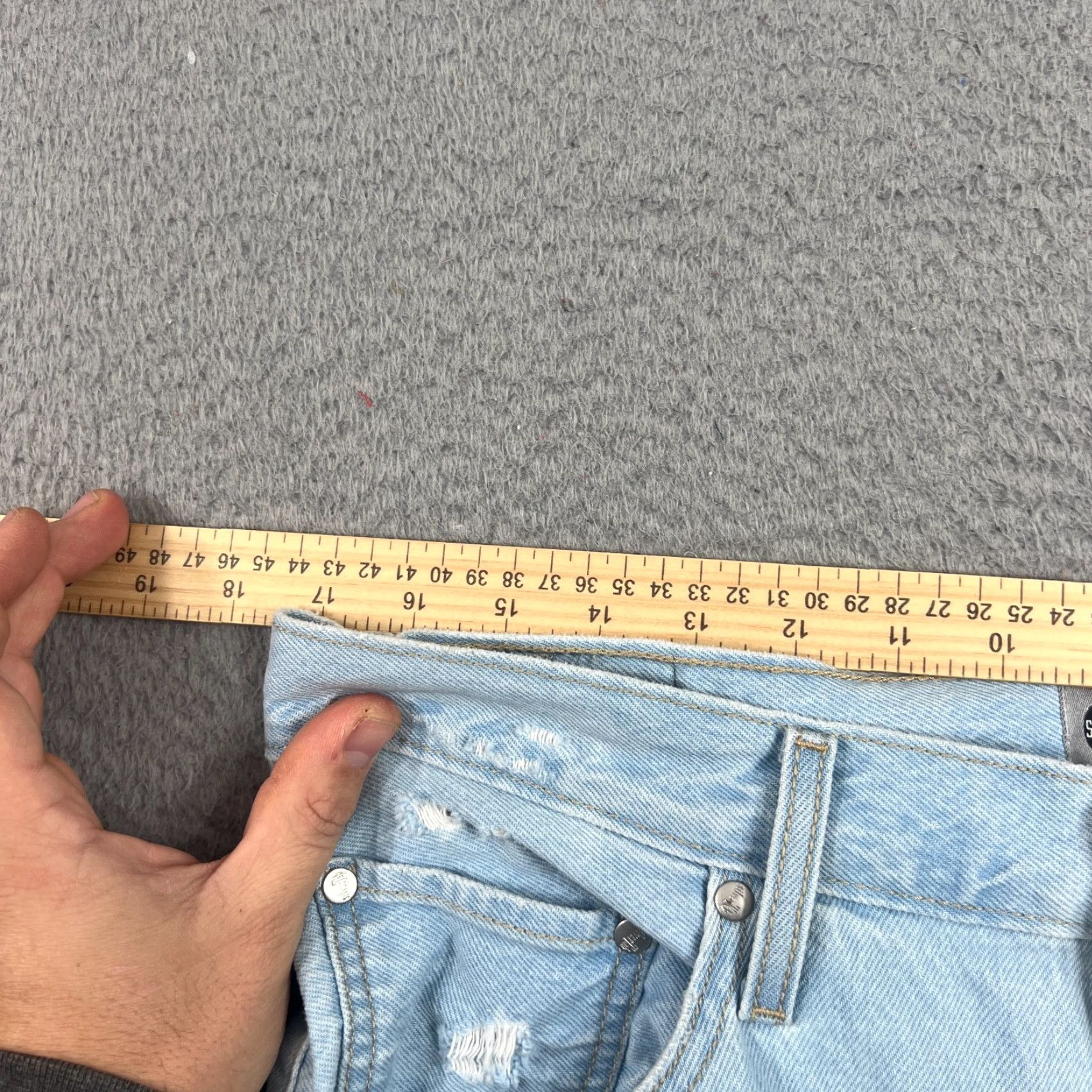 Levi's VINTAGE Levi's Silver Tab Baggy Light Wash Denim Shorts 31 Distressed Skater Jeans Shorts 90s Jorts Mens Size US 31 - 5 Thumbnail
