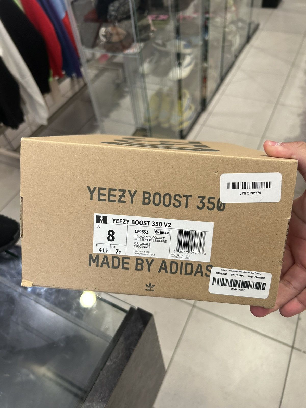Yeezy Adidas Yeezy 350 bred Size US 8 / EU 41 - 11 Thumbnail