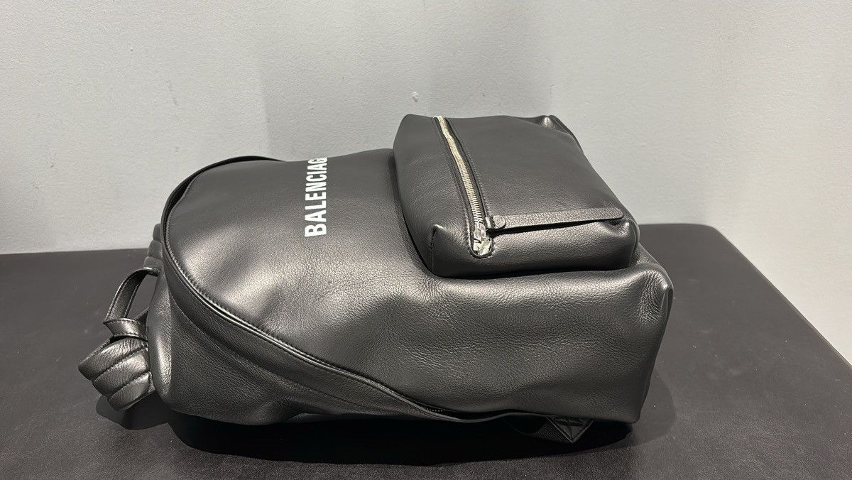 Balenciaga o1tr1nto0426 Size: OS / Everyday Backpack in Black Size ONE SIZE - 6 Thumbnail