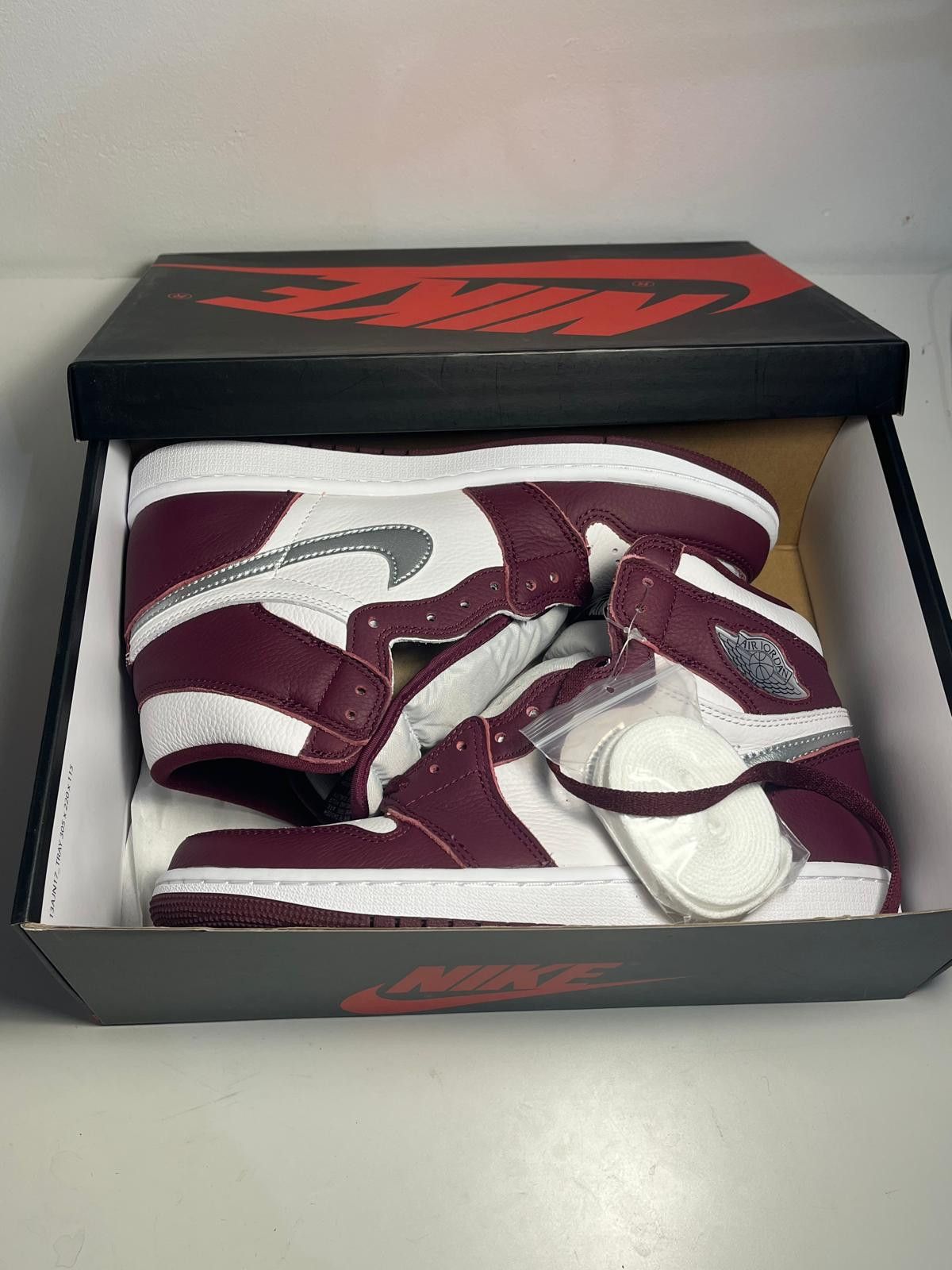 Nike Jordan 1 Retro High OG Bordeaux 40.5 Size US 7.5 / EU 40-41 - 12 Thumbnail