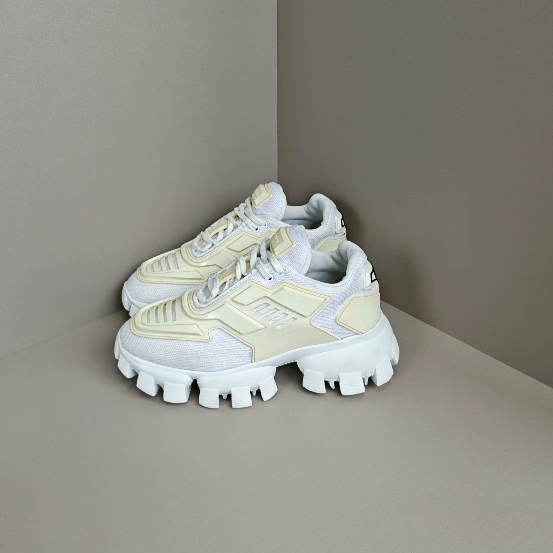 Prada Prada Casual Lowtop Sneakers us_5 Women Size US 5 / IT 35 - 1 Thumbnail