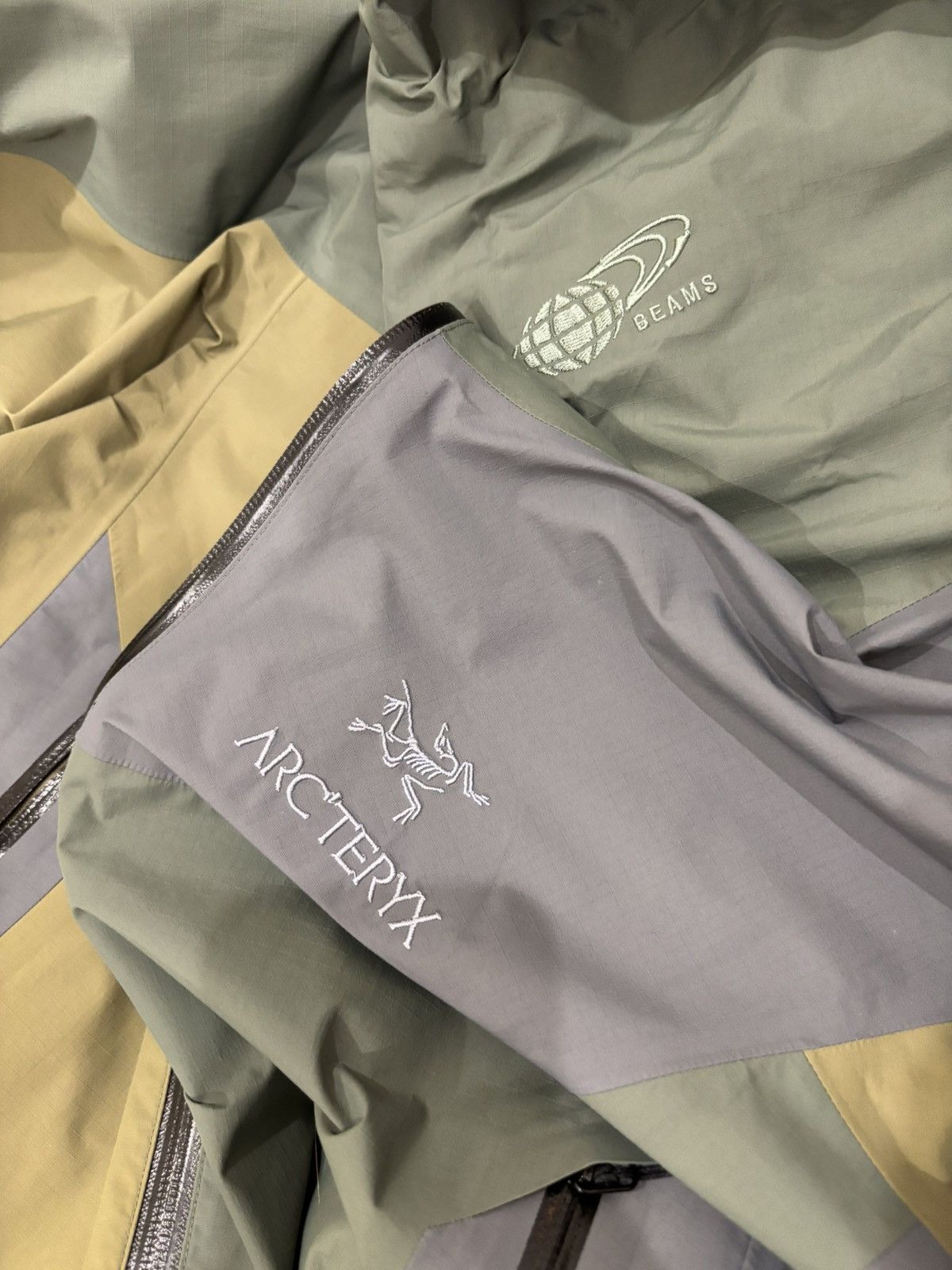 Arc'teryx × Beams Plus 2018 Arc’teryx Beta SL beams pastel patchwork jacket Size US M / EU 48-50 / 2 - 4 Thumbnail