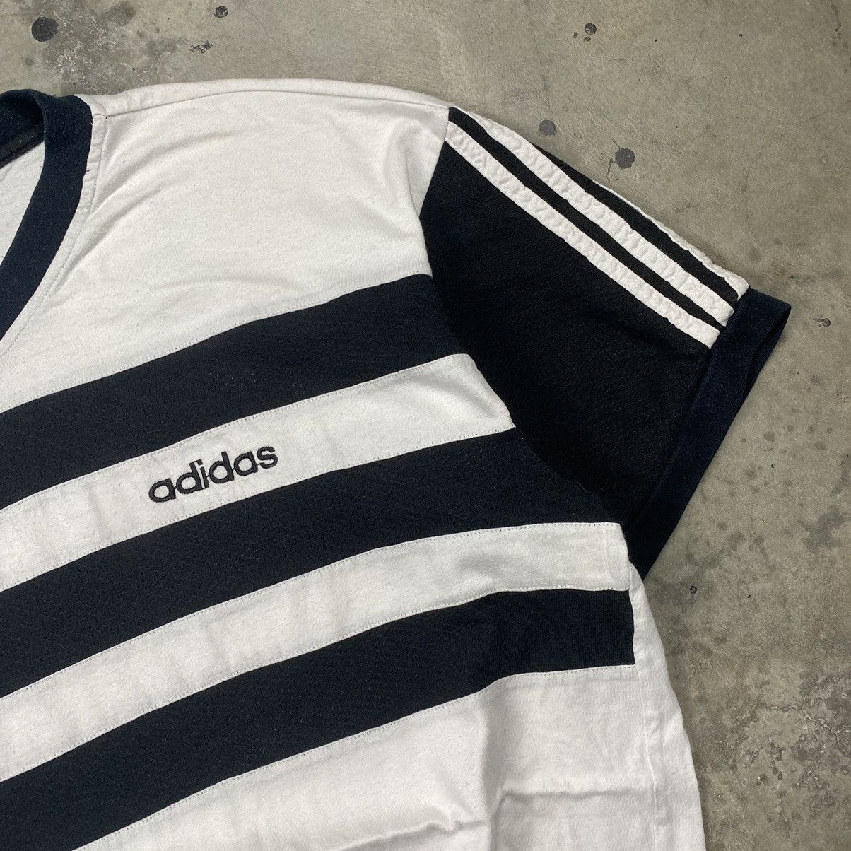 Adidas × Vintage Late 80s Adidas V Neck Boxy Tee Size US XL / EU 56 / 4 - 2 Thumbnail
