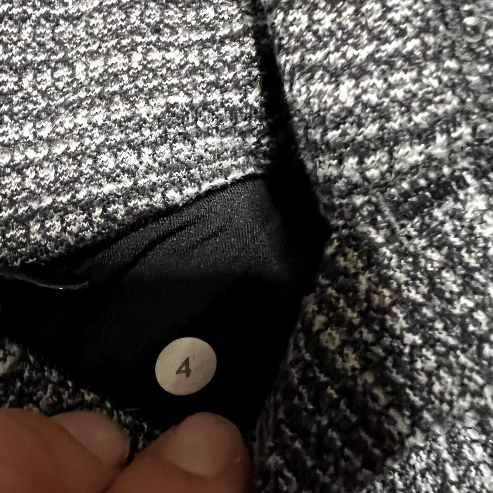 Lululemon Lululemon Shirt Womens 4 Black Long Sleeve Race Your Pace Running Womens Size 4 Regular Size S / US 4 / IT 40 - 5 Thumbnail