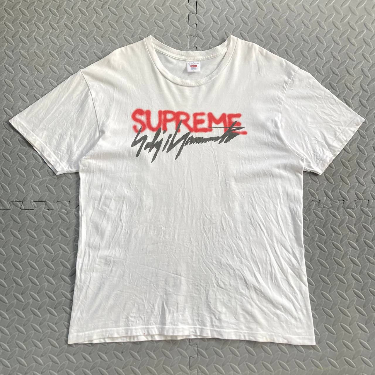 Supreme × Yohji Yamamoto A/W20 Spell Out Tee Size US L / EU 52-54 / 3 - 2 Thumbnail