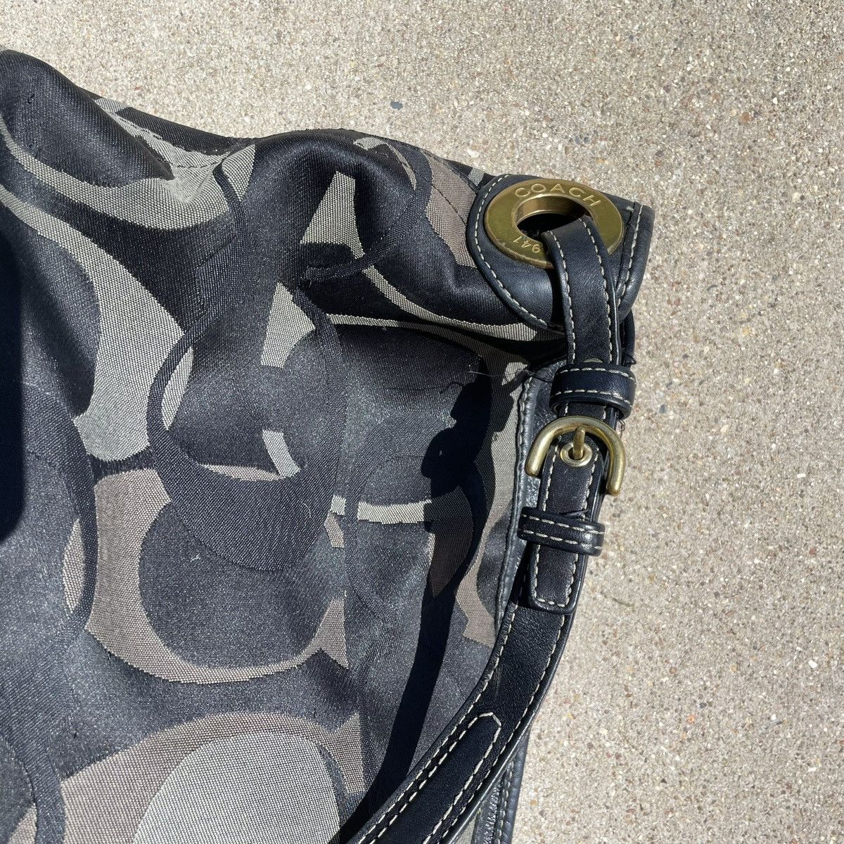 Coach Coach Optic Signature Shoulder Bag Purse Canvas Leather Size ONE SIZE - 6 Thumbnail