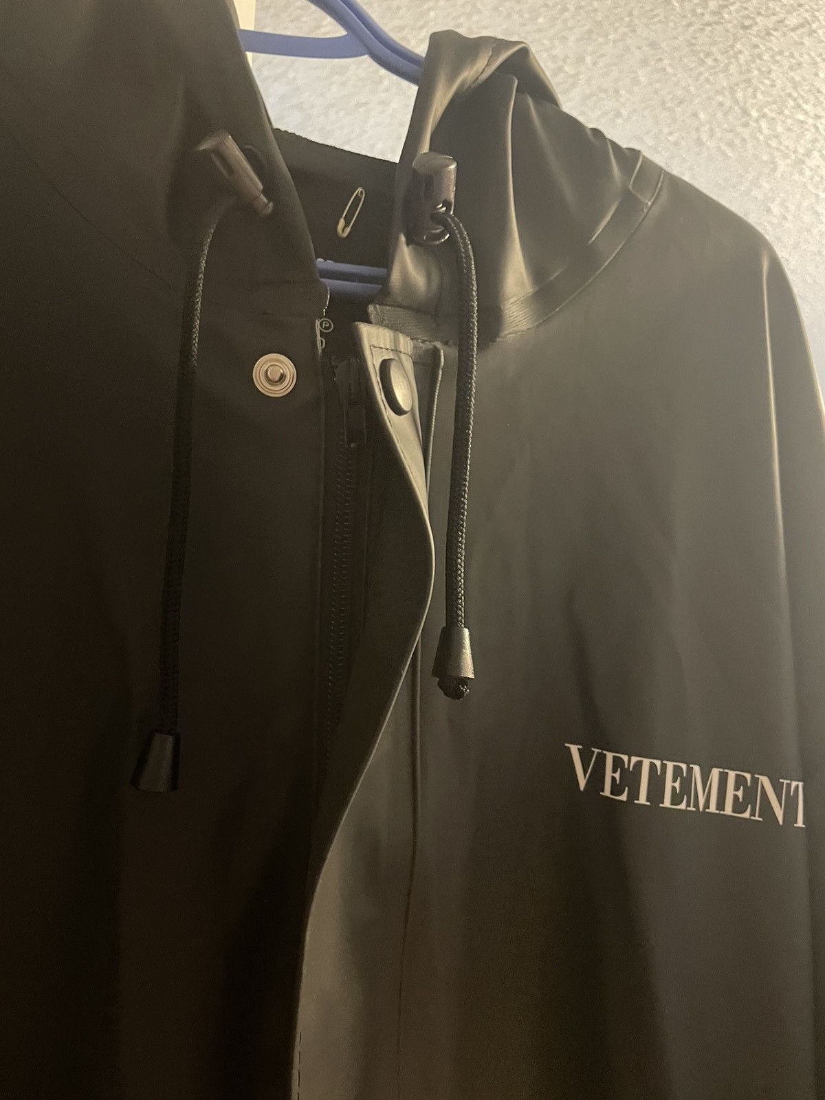 Vetements VETEMENTS FASHION IS MY PROFESSION LOGO RAINCOAT Size US S / EU 44-46 / 1 - 8 Thumbnail